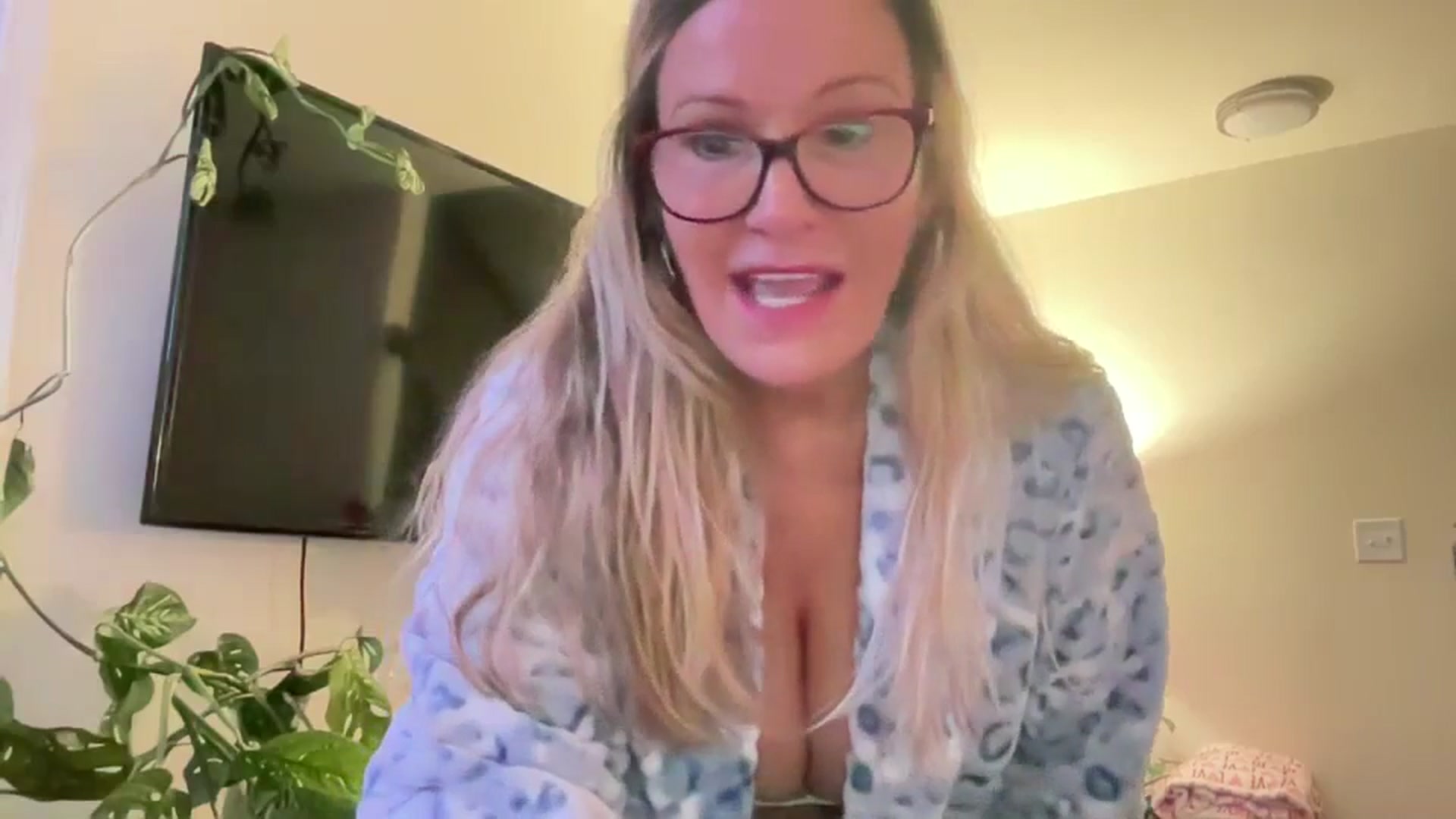 Gallery image thumbnail from Milf_Goddess's myfreecams stream on, 04/12/2026, 08:03 image 19 of 20