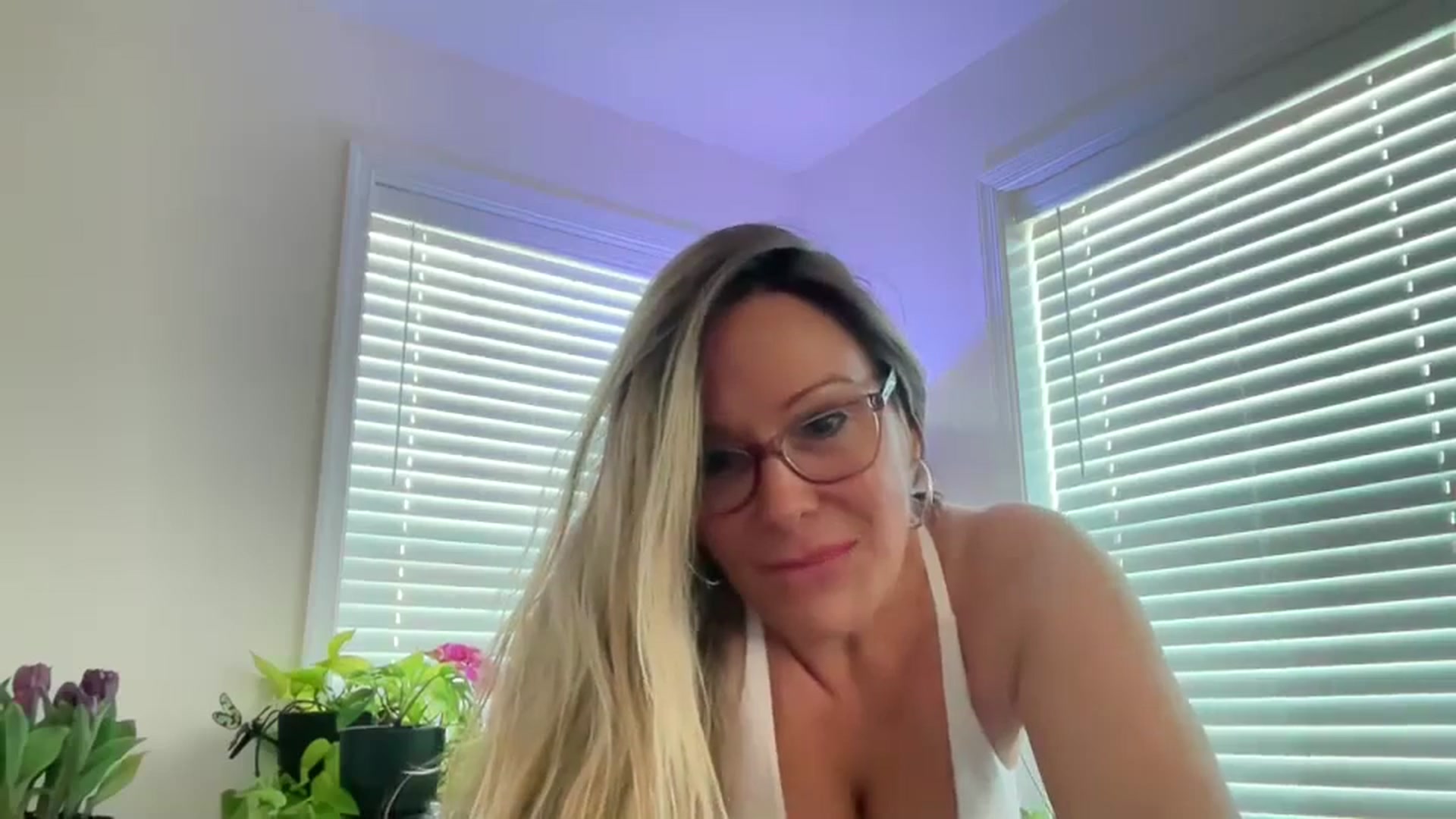 Gallery image thumbnail from Milf_Goddess's myfreecams stream on, 04/12/2026, 12:00 image 2 of 20
