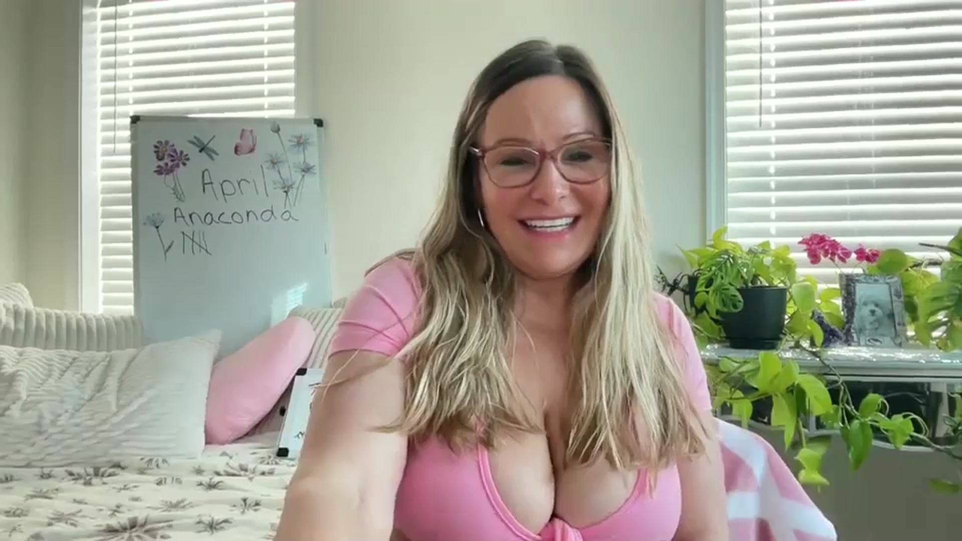 Gallery image thumbnail from Milf_Goddess's myfreecams stream on, 04/17/2026, 13:35 image 14 of 20