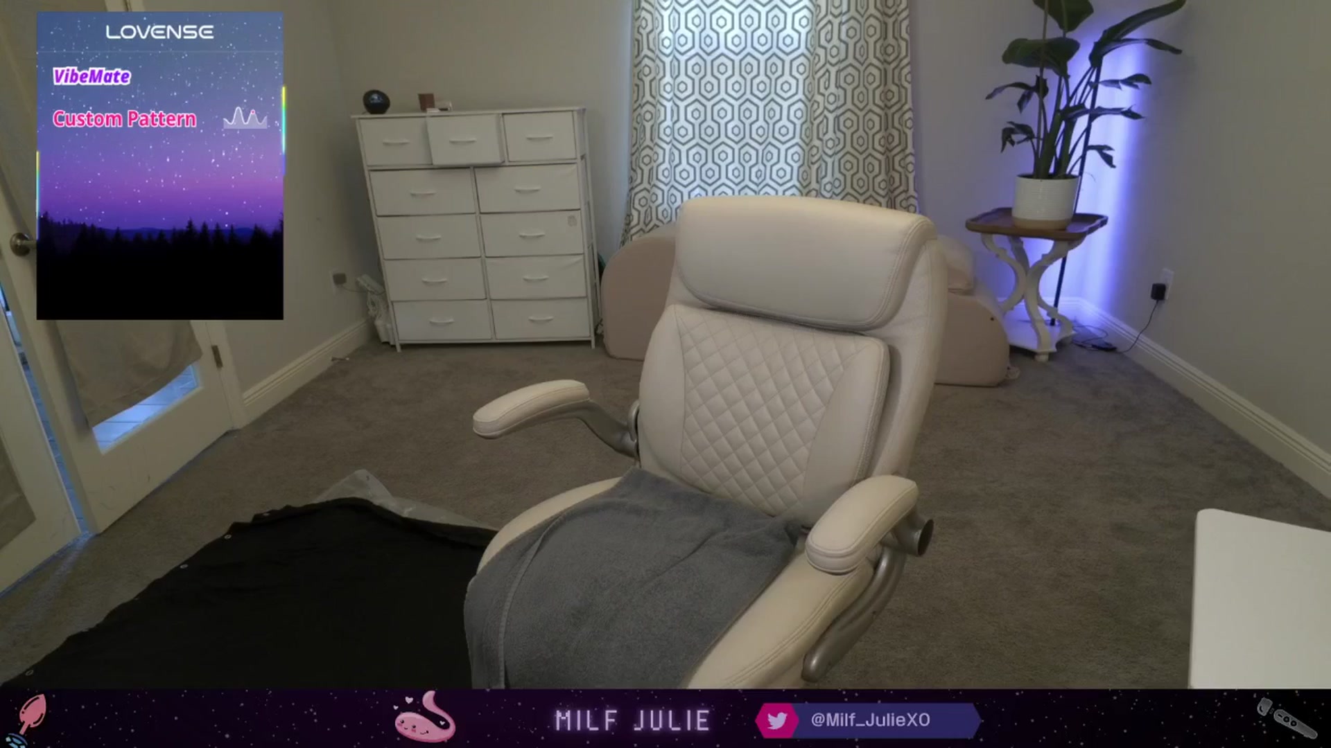 Gallery image thumbnail from Milf_Julie's myfreecams stream on, 11/17/2025, 16:50 image 9 of 20