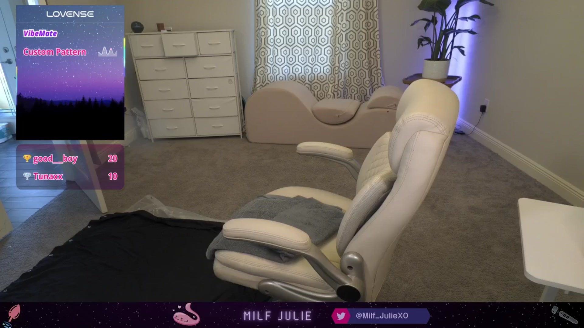 Gallery image thumbnail from Milf_Julie's myfreecams stream on, 11/17/2025, 18:00 image 9 of 20
