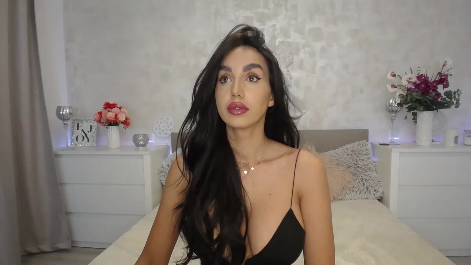 Gallery image thumbnail from MilfaliciousX's myfreecams stream on, 06/13/2023, 22:50 image 18 of 20