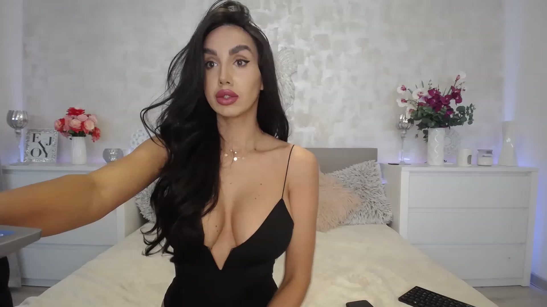 Gallery image thumbnail from MilfaliciousX's myfreecams stream on, 06/13/2023, 22:50 image 16 of 20