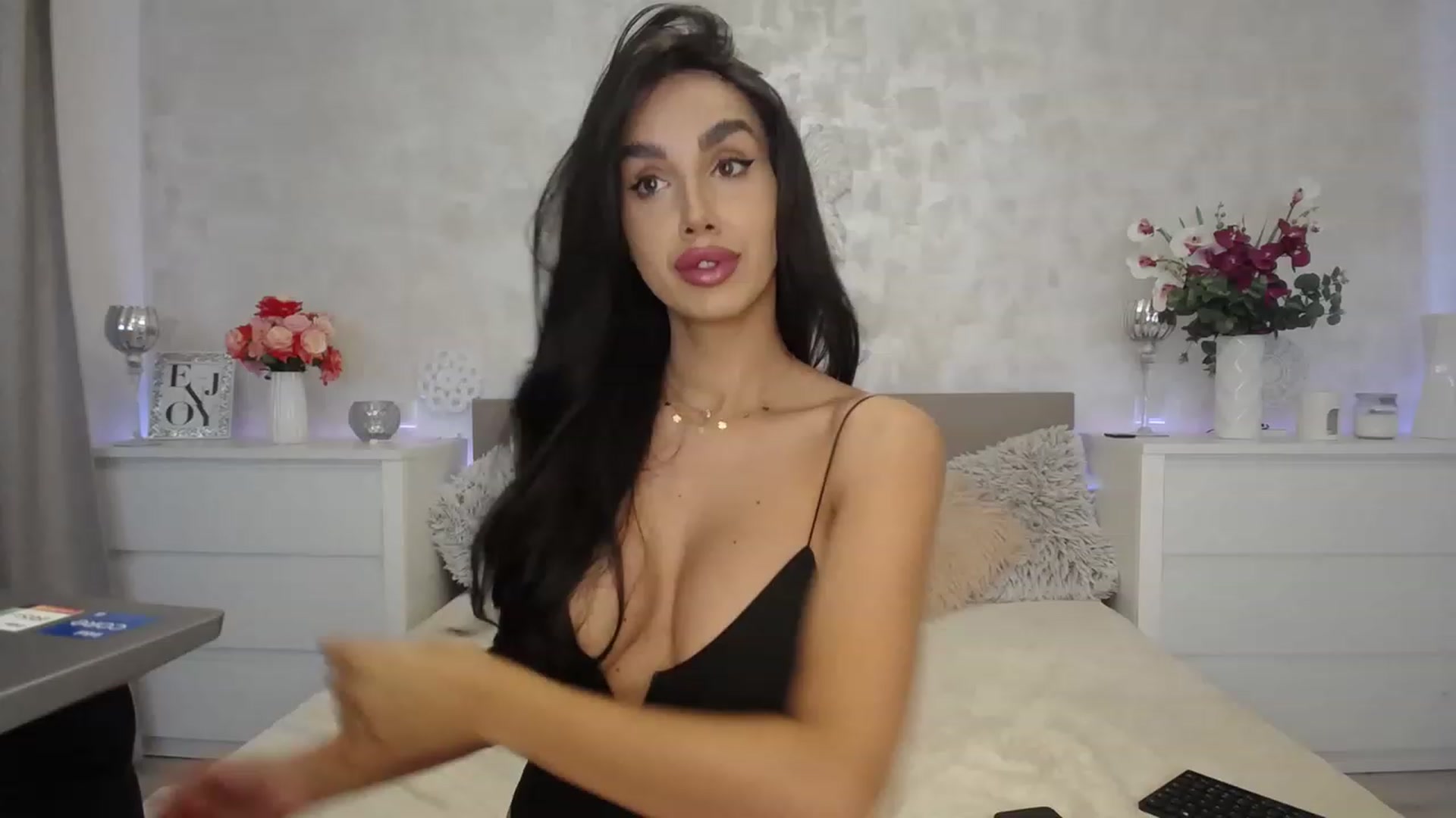 Gallery image thumbnail from MilfaliciousX's myfreecams stream on, 06/13/2023, 22:50 image 17 of 20