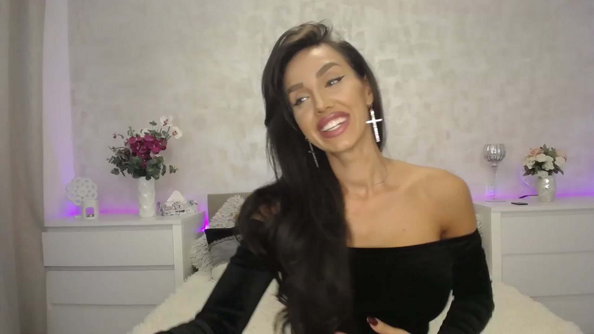 Gallery image thumbnail from MilfaliciousX's myfreecams stream on, 10/08/2023, 24:44 image 14 of 20