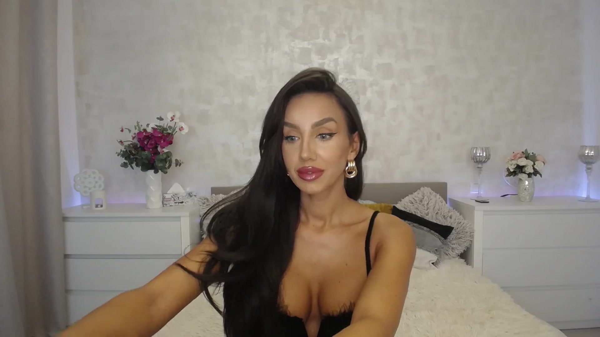 Gallery image thumbnail from MilfaliciousX's myfreecams stream on, 10/08/2023, 23:25 image 13 of 20