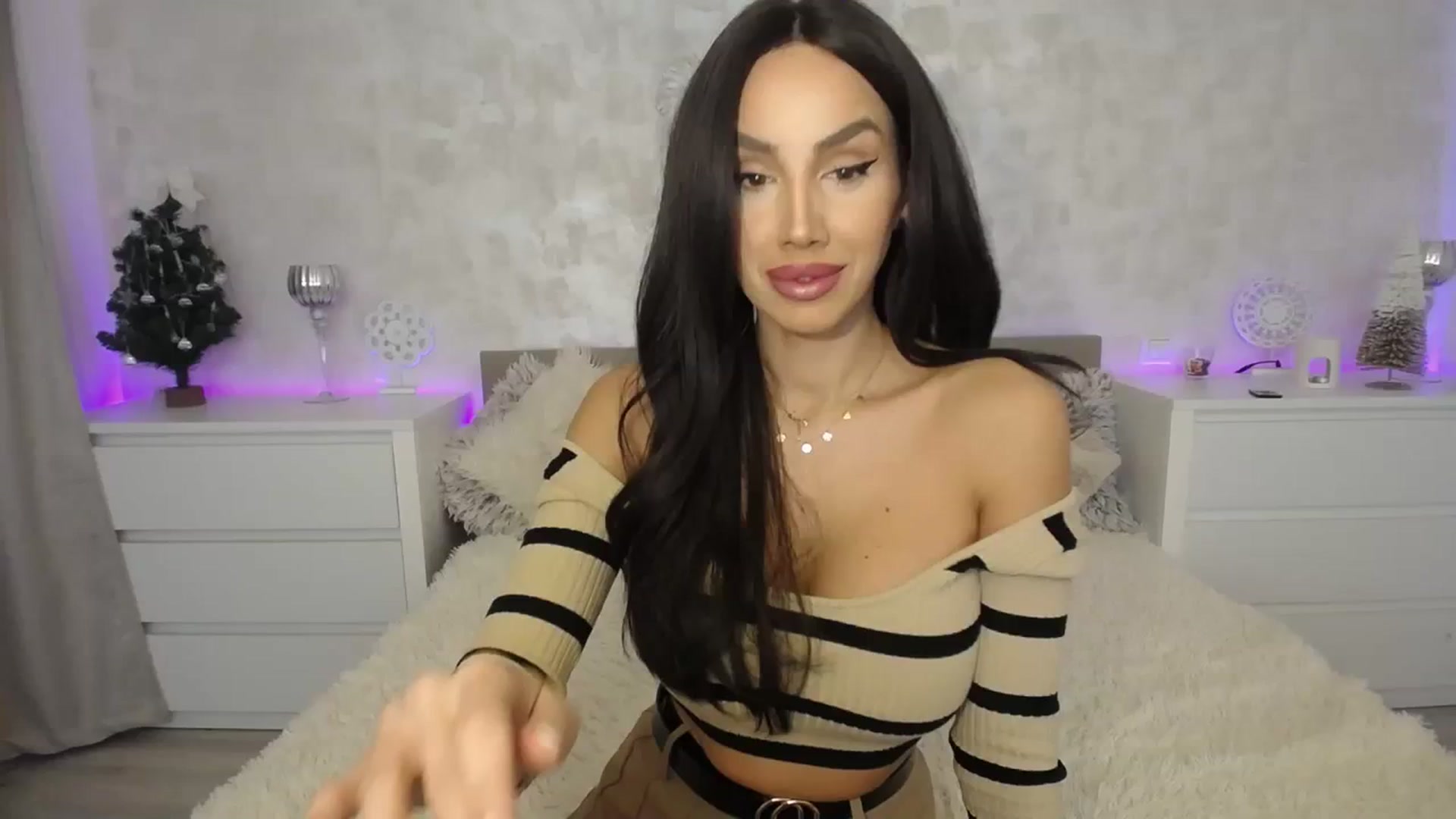 Gallery image thumbnail from MilfaliciousX's myfreecams stream on, 01/15/2024, 24:38 image 2 of 20