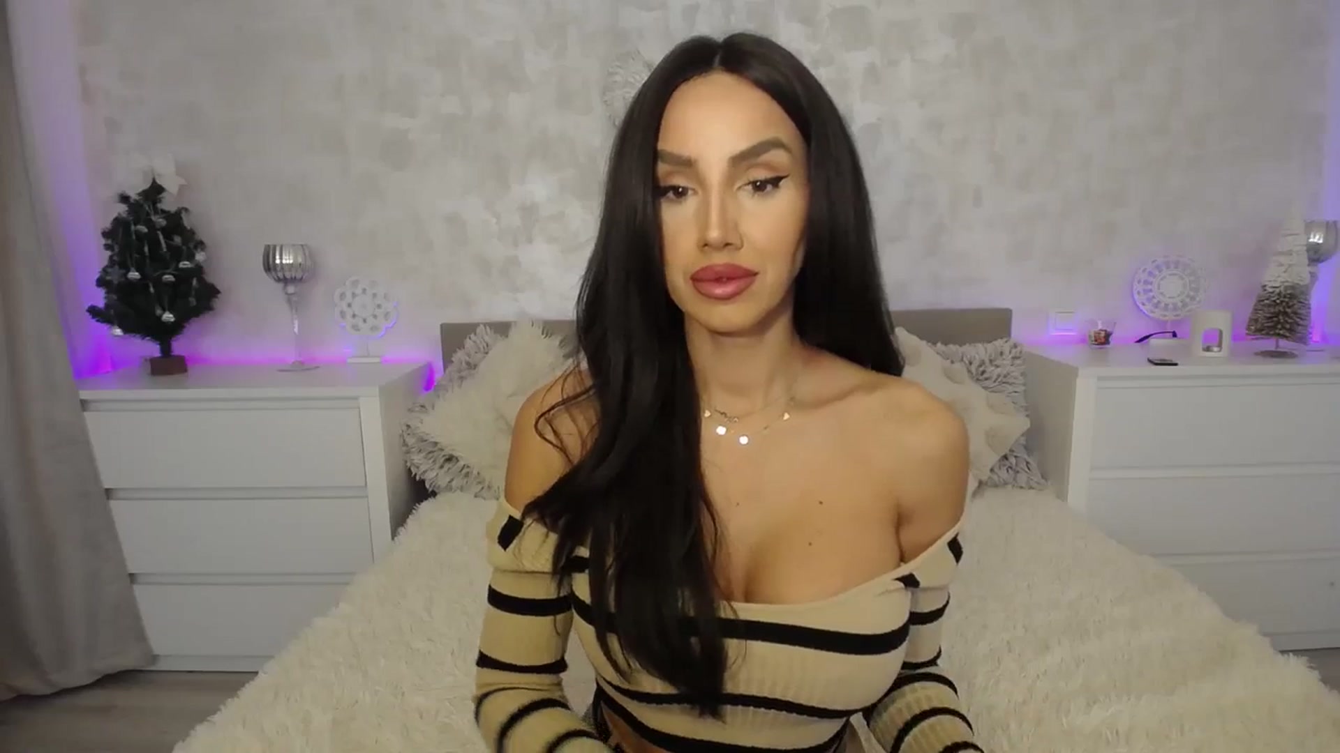 Gallery image thumbnail from MilfaliciousX's myfreecams stream on, 01/15/2024, 24:38 image 8 of 20