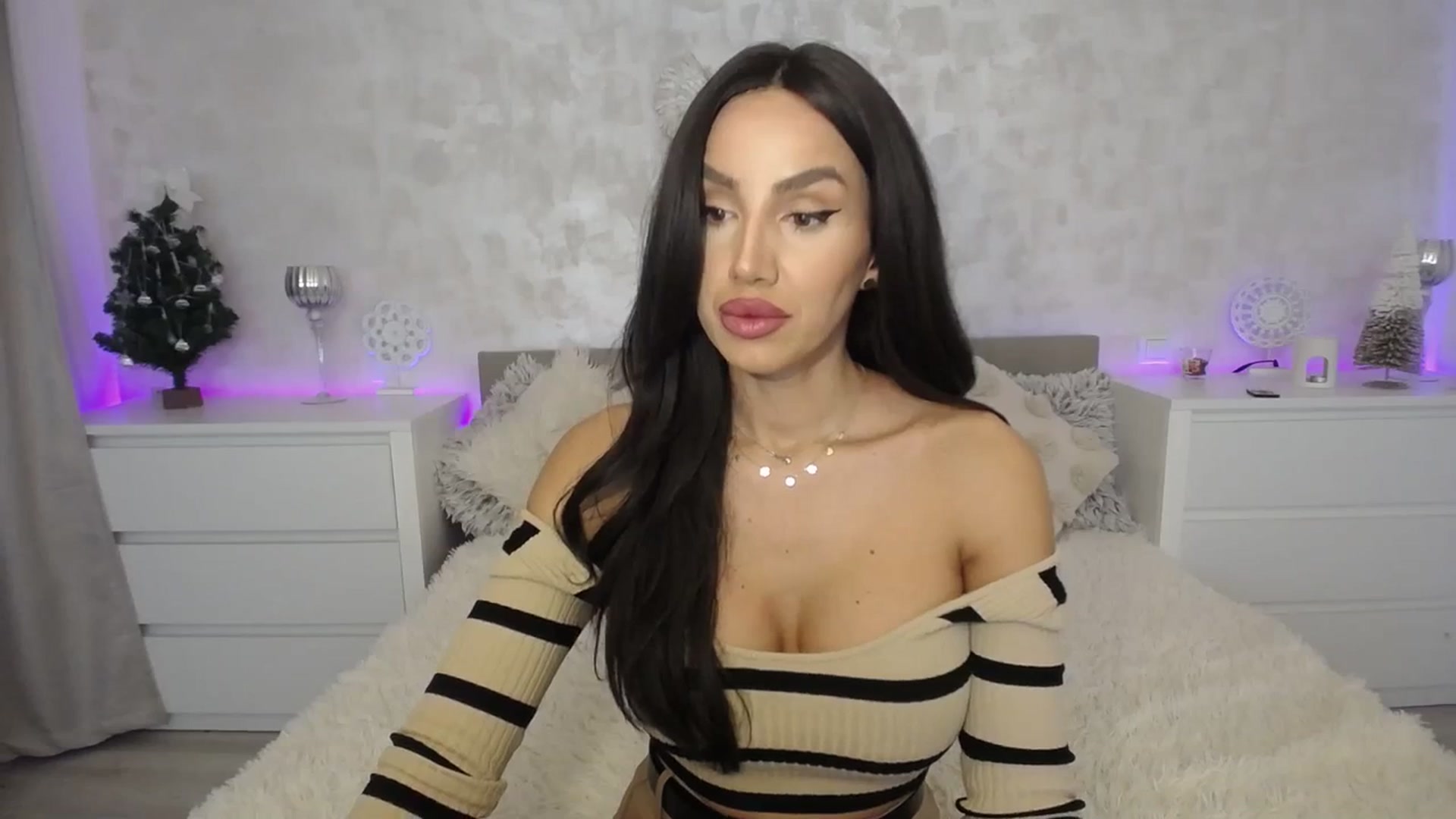 Gallery image thumbnail from MilfaliciousX's myfreecams stream on, 01/15/2024, 24:38 image 17 of 20