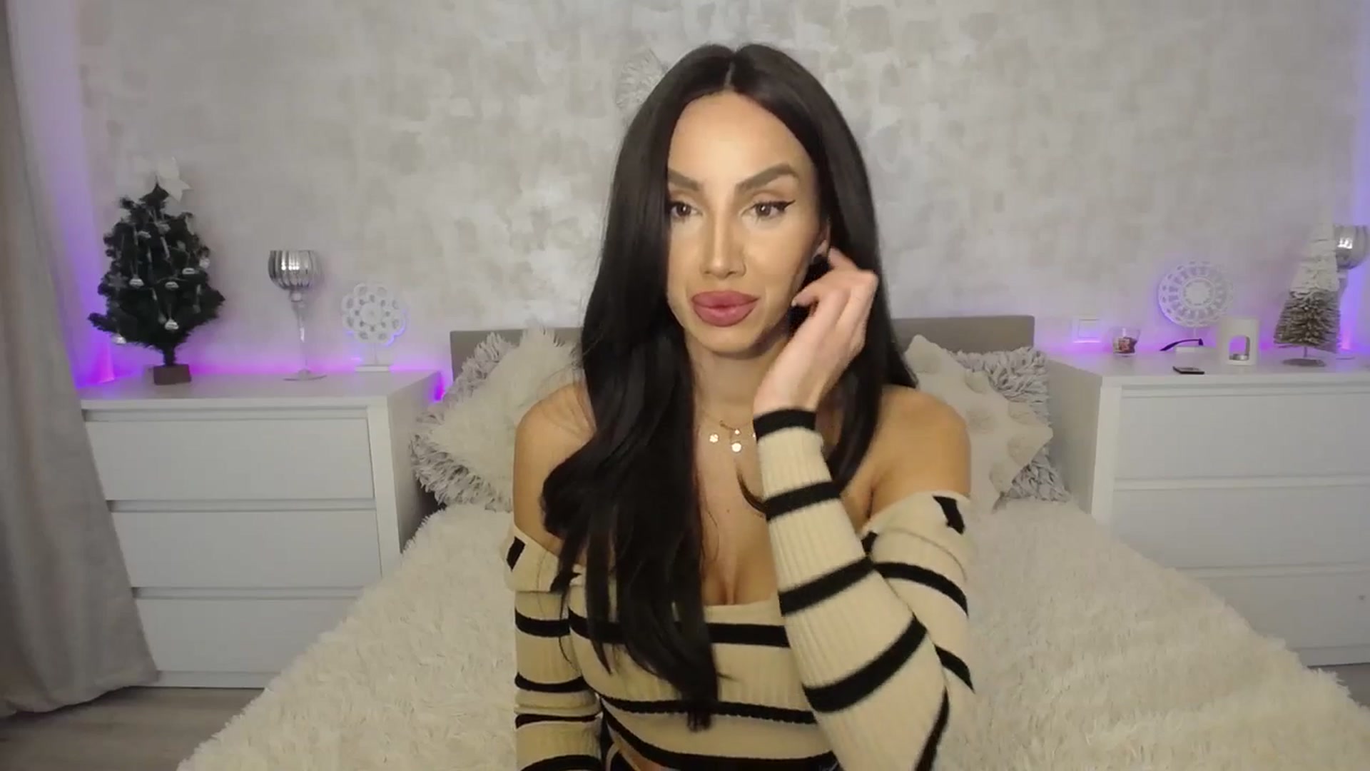 Gallery image thumbnail from MilfaliciousX's myfreecams stream on, 01/15/2024, 24:38 image 15 of 20