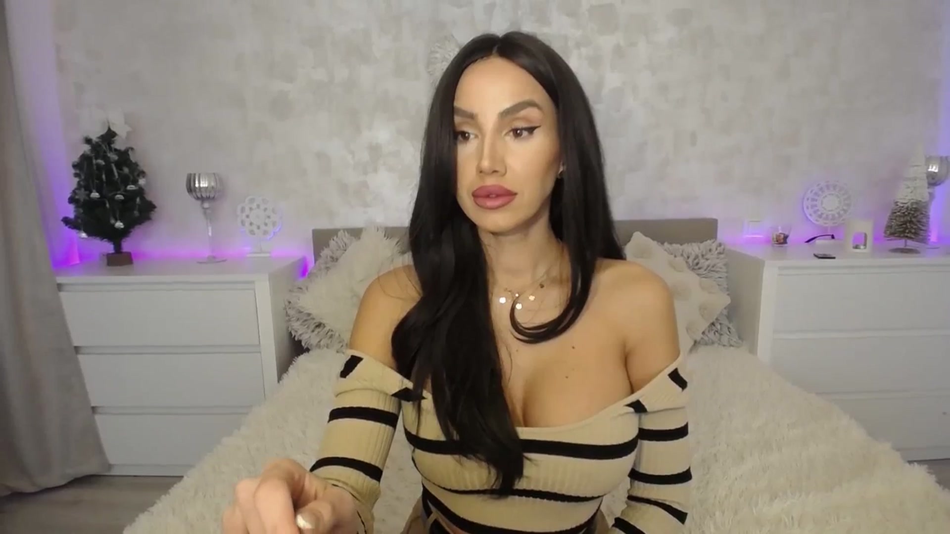 Gallery image thumbnail from MilfaliciousX's myfreecams stream on, 01/15/2024, 24:38 image 14 of 20
