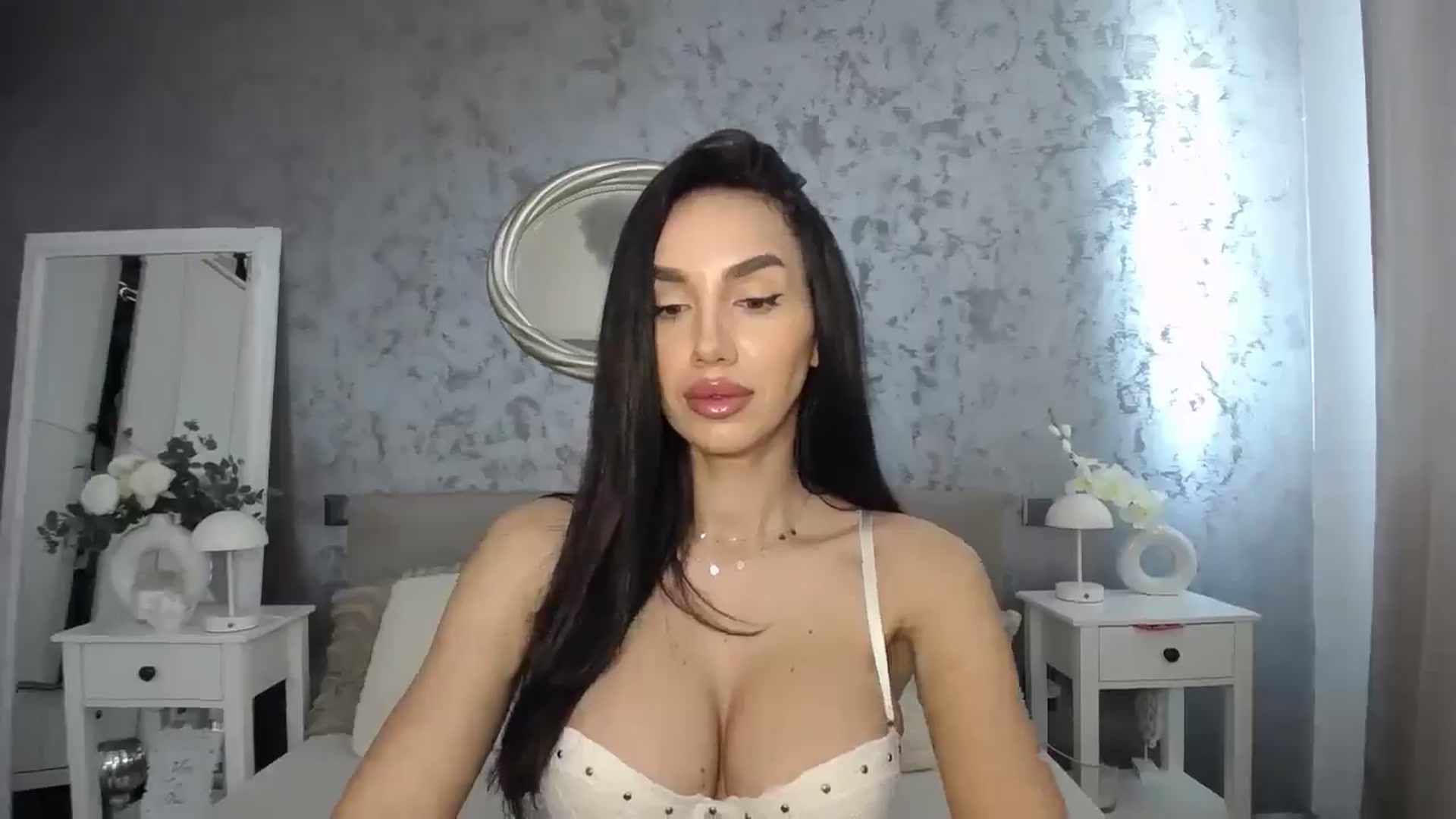 Gallery image thumbnail from MilfaliciousX's myfreecams stream on, 03/31/2025, 11:37 image 17 of 20