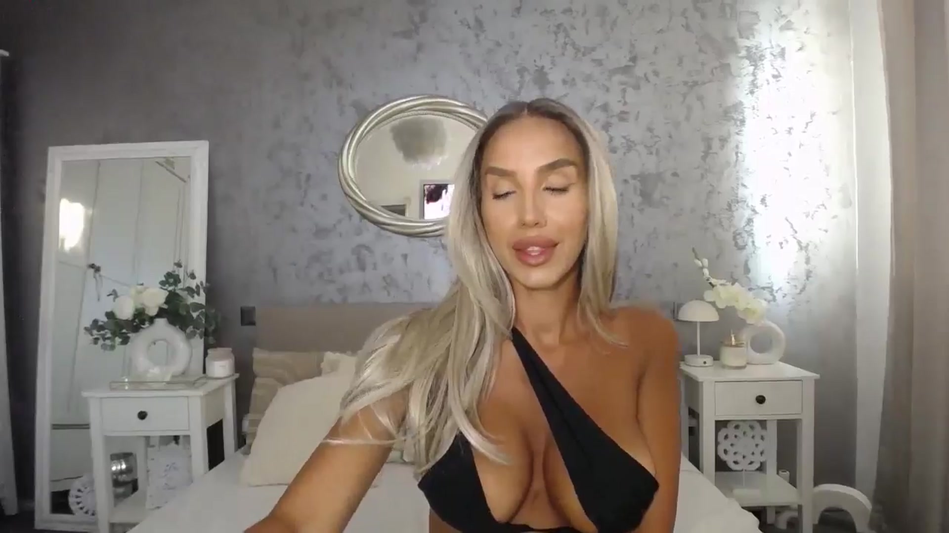 Gallery image thumbnail from MilfaliciousX's myfreecams stream on, 06/11/2025, 17:01 image 16 of 20