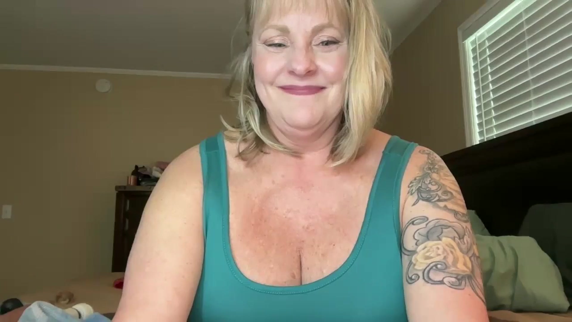 Gallery image thumbnail from Milfgoddesss's myfreecams stream on, 06/01/2024, 18:21 image 3 of 20