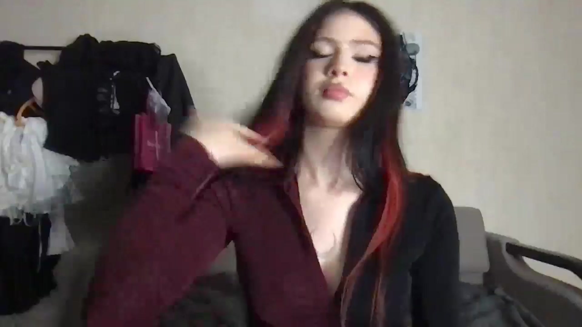 Gallery image thumbnail from MiliMilana's myfreecams stream on, 10/04/2025, 18:34 image 16 of 20