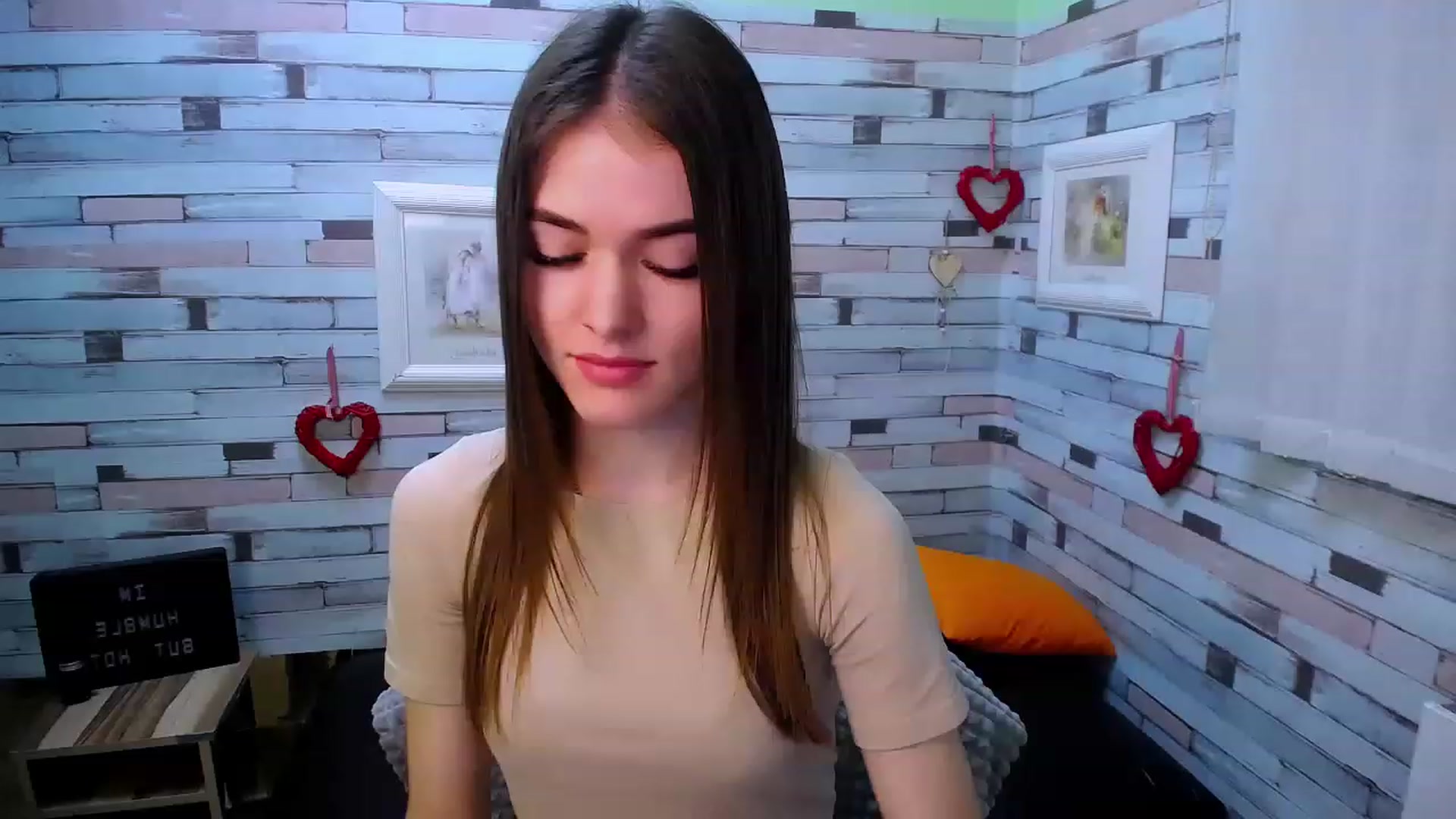 Gallery image thumbnail from Mili_Sky_'s myfreecams stream on, 11/18/2022, 10:01 image 15 of 20