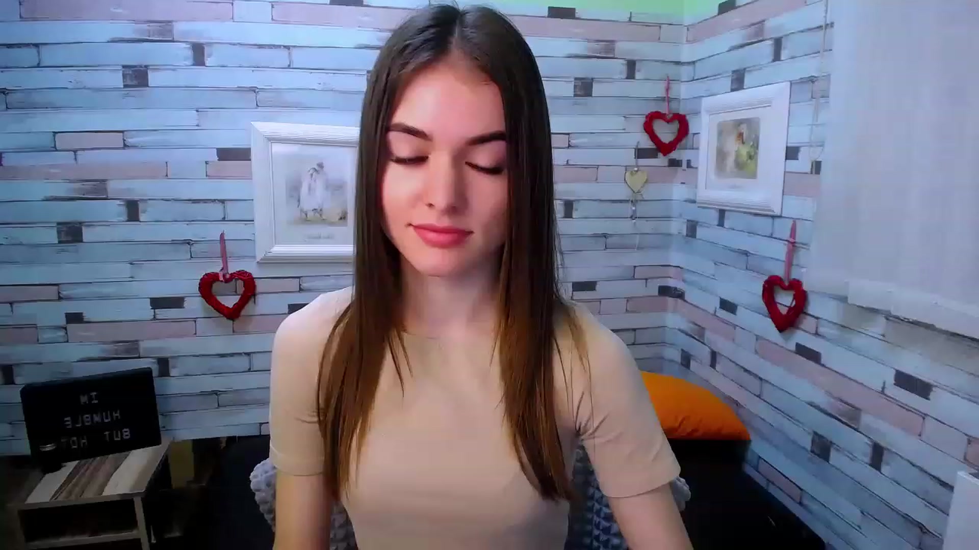 Gallery image thumbnail from Mili_Sky_'s myfreecams stream on, 11/18/2022, 10:01 image 12 of 20