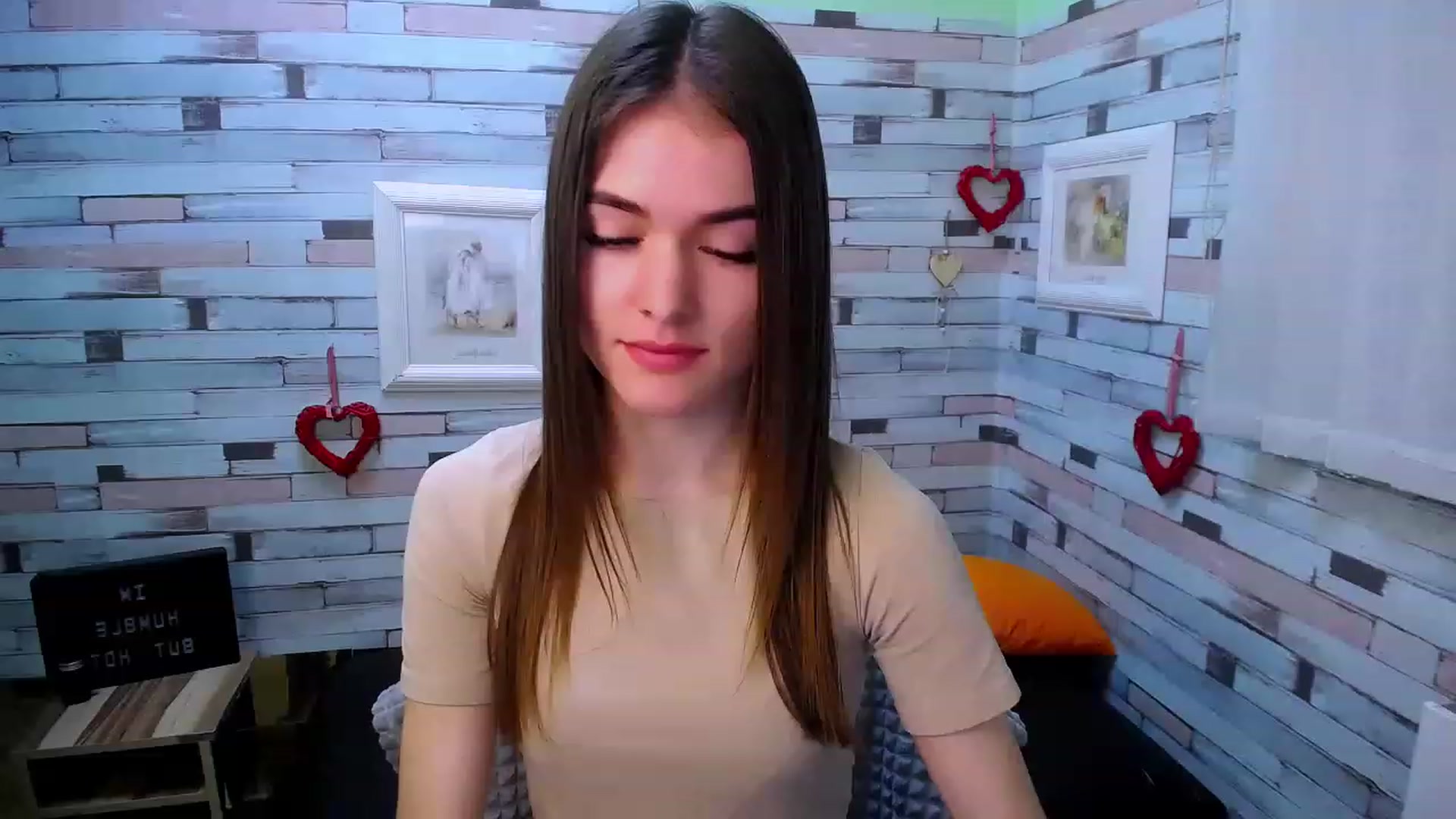Gallery image thumbnail from Mili_Sky_'s myfreecams stream on, 11/18/2022, 10:01 image 17 of 20