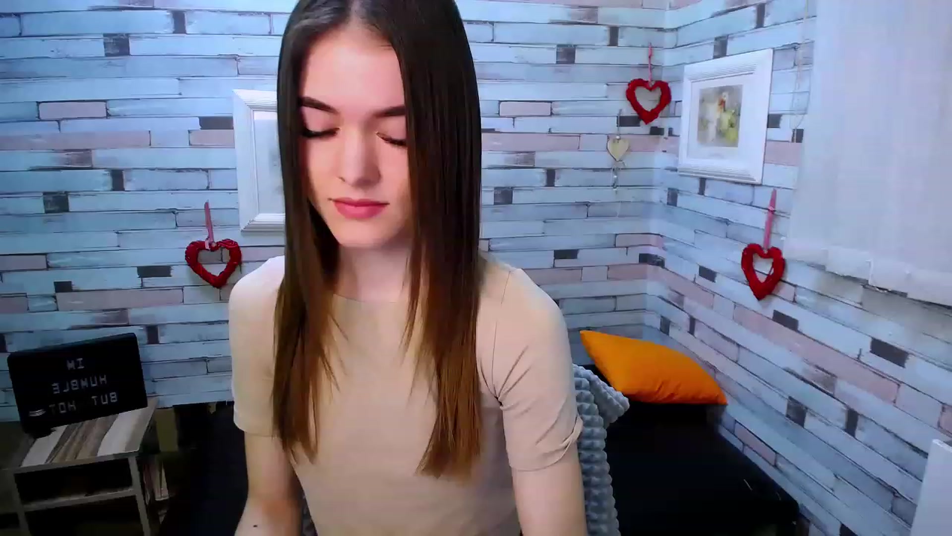 Gallery image thumbnail from Mili_Sky_'s myfreecams stream on, 11/21/2022, 09:04 image 19 of 20