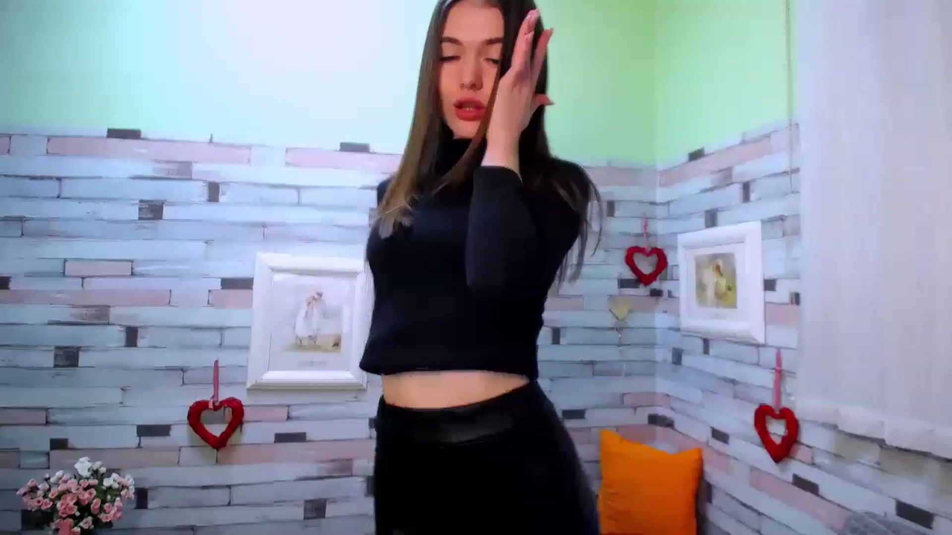 Gallery image thumbnail from Mili_Sky_'s myfreecams stream on, 12/01/2022, 13:25 image 13 of 20