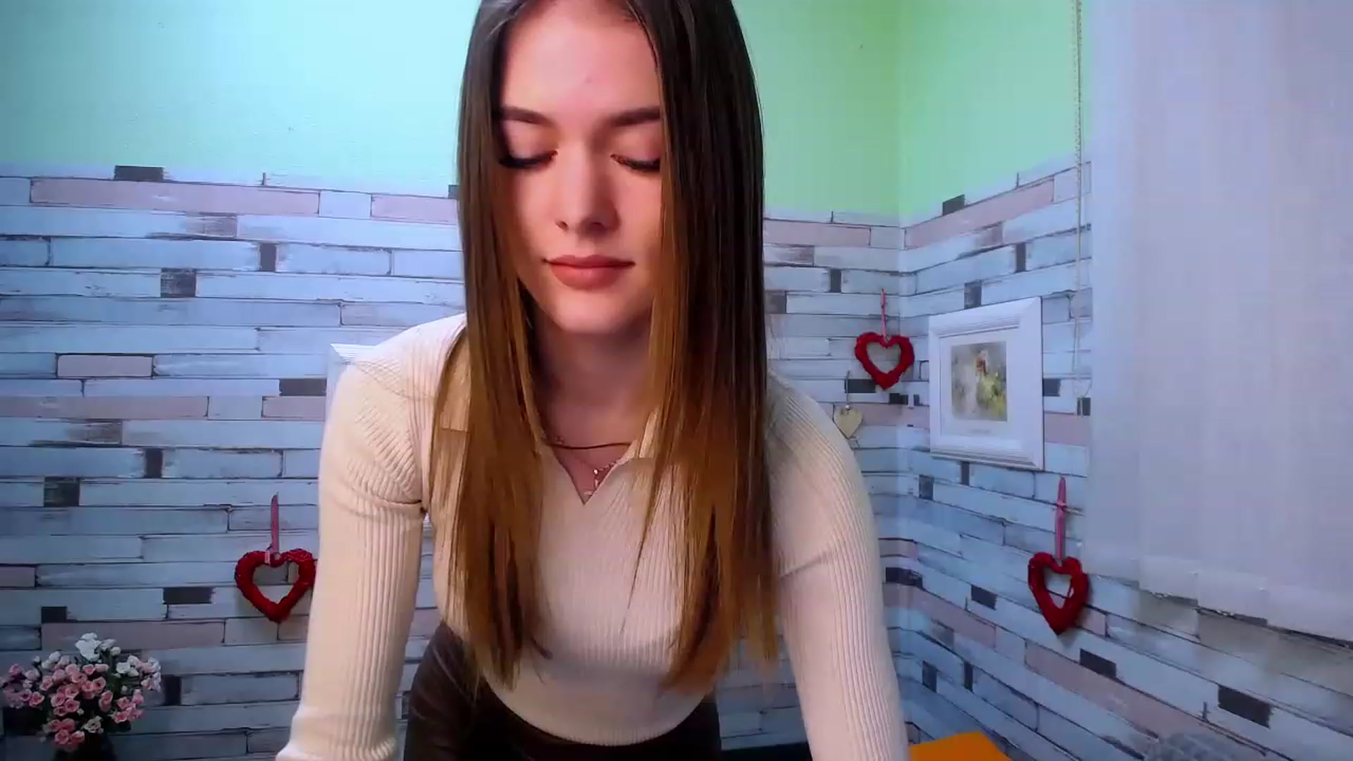 Gallery image thumbnail from Mili_Sky_'s myfreecams stream on, 12/03/2022, 17:58 image 5 of 20