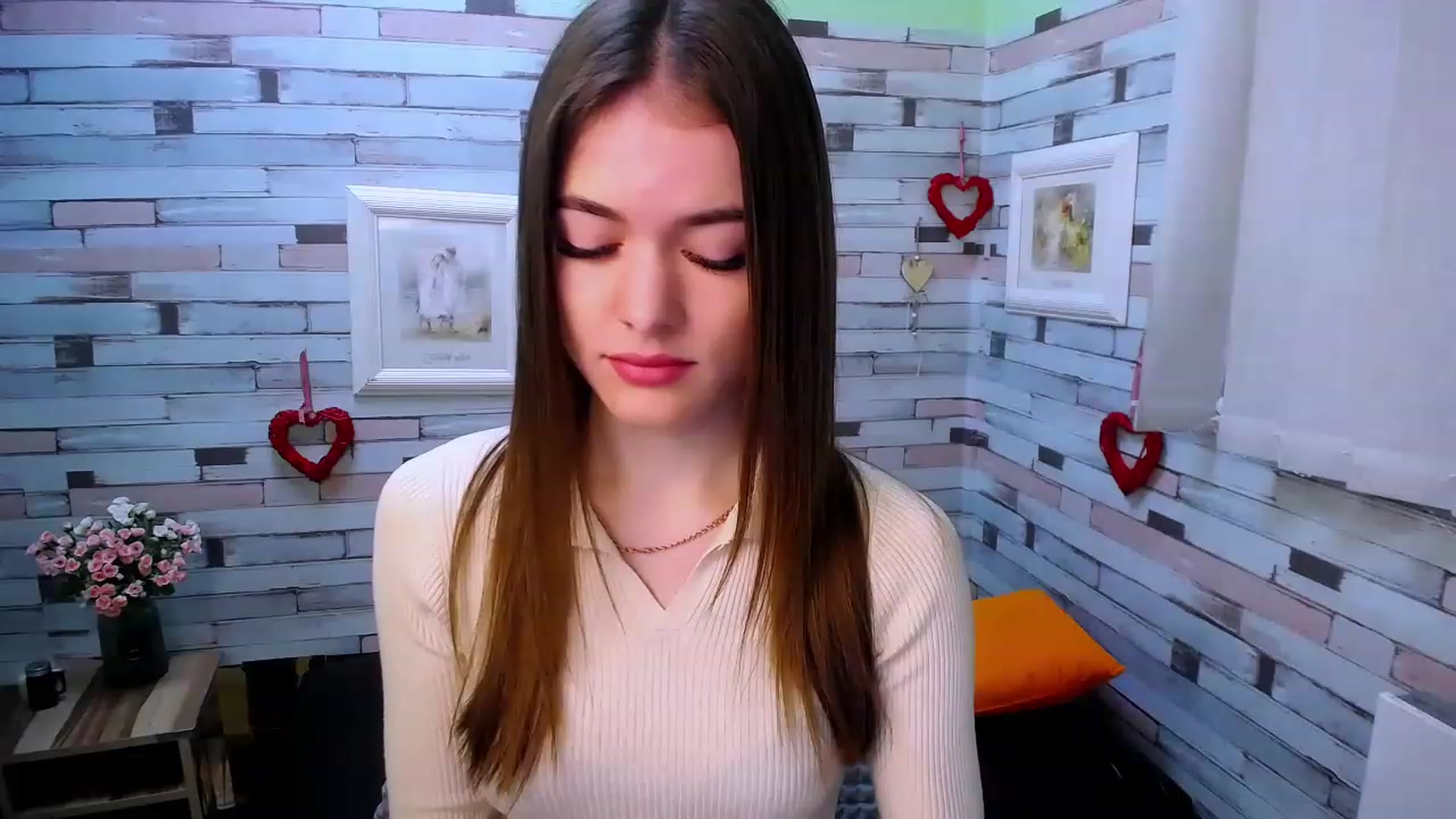 Gallery image thumbnail from Mili_Sky_'s myfreecams stream on, 12/04/2022, 07:57 image 14 of 20