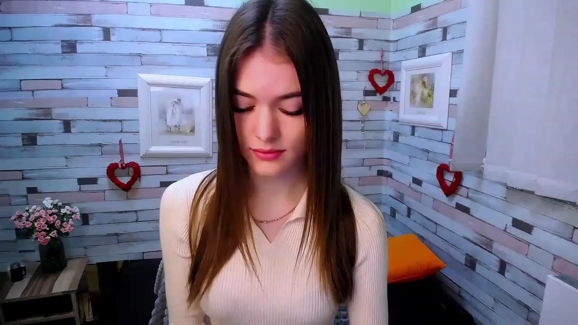 Gallery image thumbnail from Mili_Sky_'s myfreecams stream on, 12/04/2022, 07:57 image 11 of 20