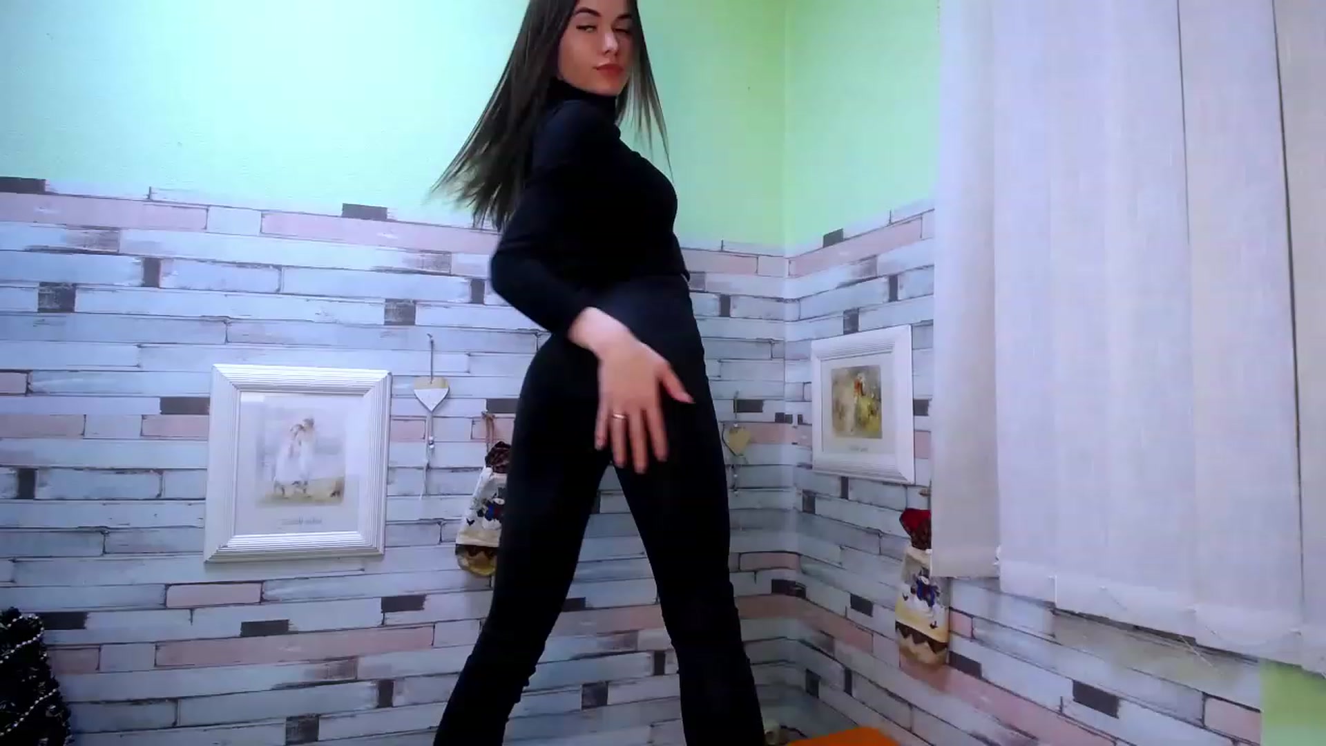 Gallery image thumbnail from Mili_Sky_'s myfreecams stream on, 12/11/2022, 18:02 image 15 of 20