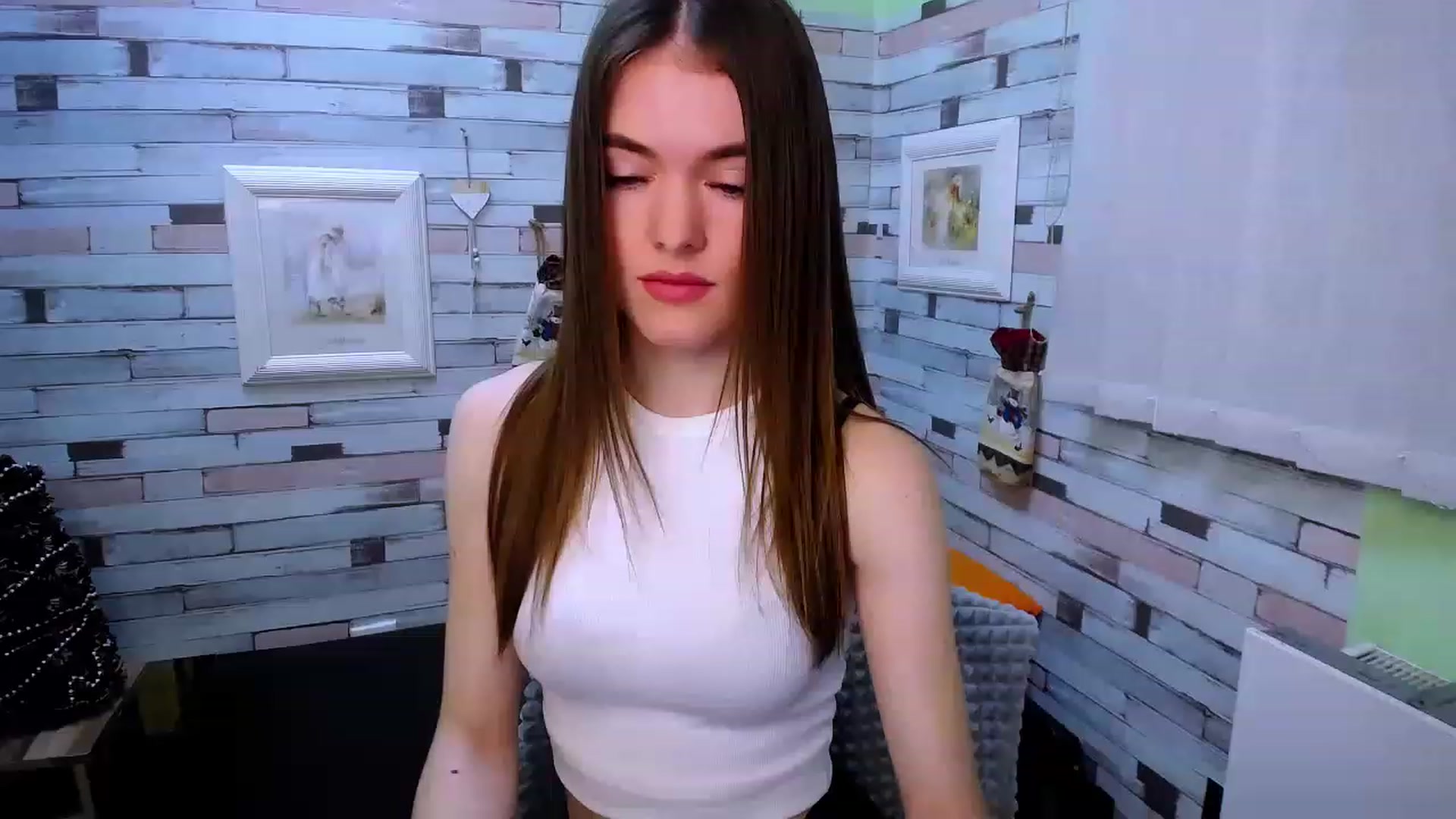 Gallery image thumbnail from Mili_Sky_'s myfreecams stream on, 12/15/2022, 09:48 image 12 of 20