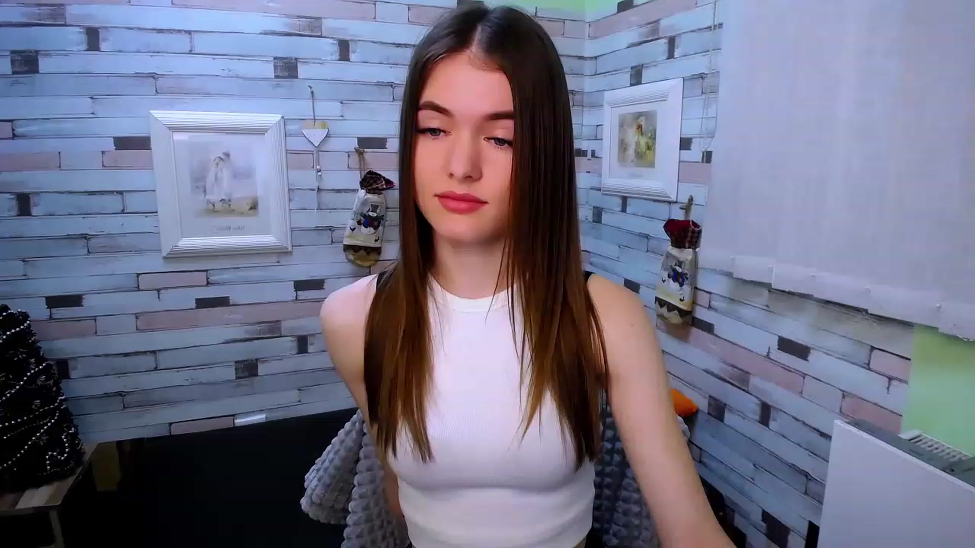 Gallery image thumbnail from Mili_Sky_'s myfreecams stream on, 12/15/2022, 09:48 image 19 of 20