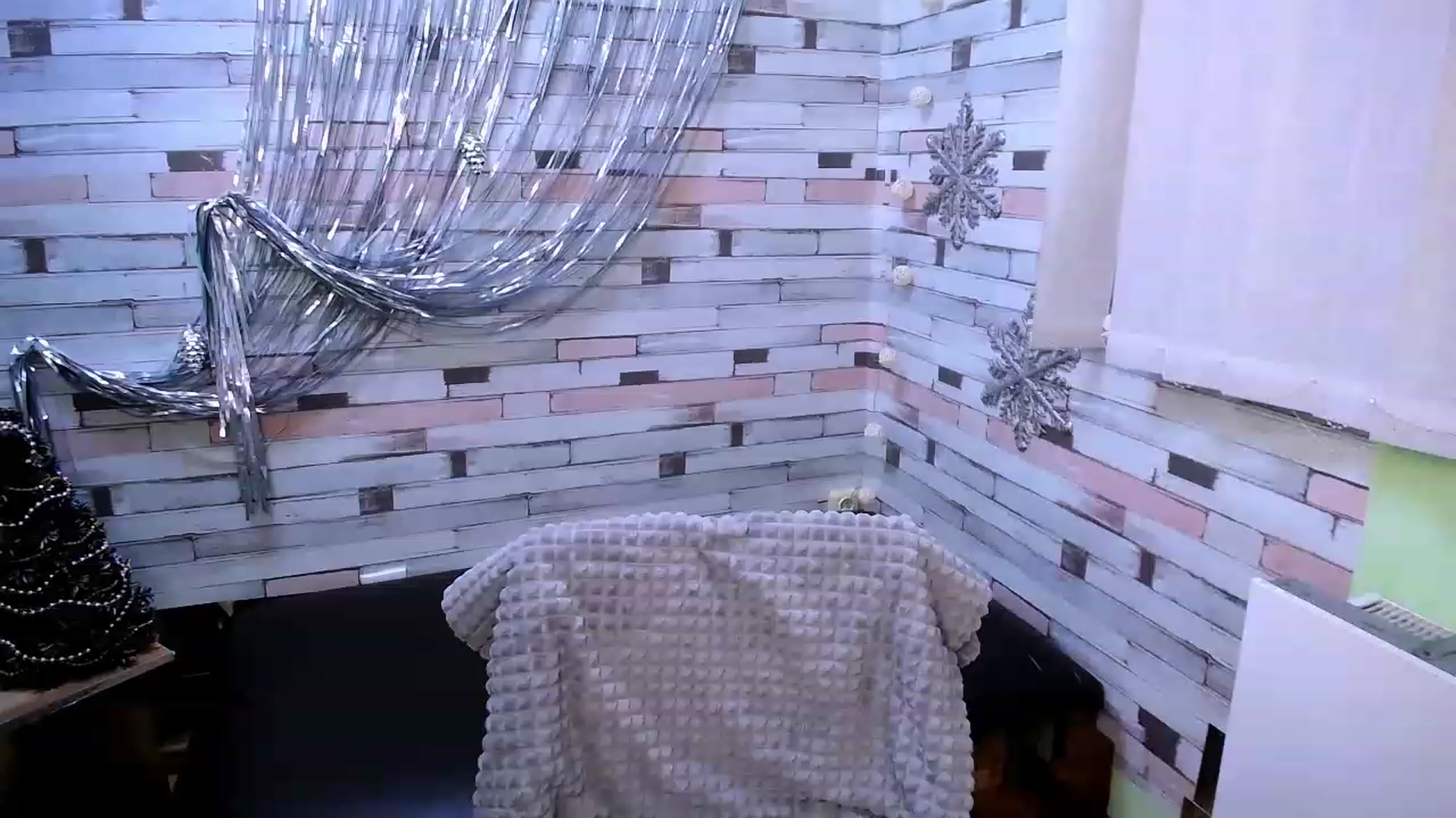 Gallery image thumbnail from Mili_Sky_'s myfreecams stream on, 12/16/2022, 17:31 image 3 of 20