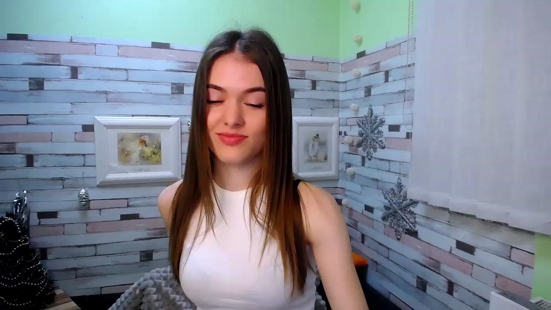 Gallery image thumbnail from Mili_Sky_'s myfreecams stream on, 12/23/2022, 09:15 image 16 of 20