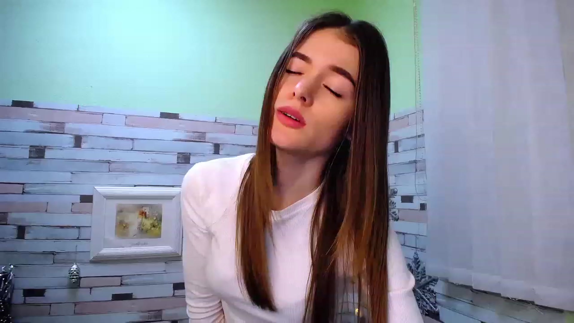 Gallery image thumbnail from Mili_Sky_'s myfreecams stream on, 12/25/2022, 11:41 image 17 of 20
