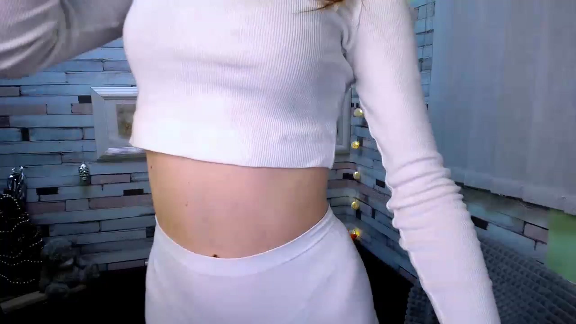 Gallery image thumbnail from Mili_Sky_'s myfreecams stream on, 12/25/2022, 14:10 image 17 of 20