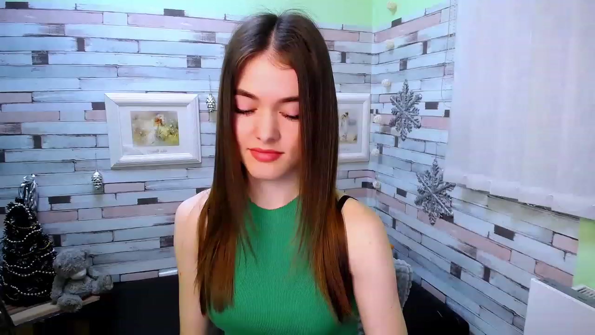 Gallery image thumbnail from Mili_Sky_'s myfreecams stream on, 12/26/2022, 09:48 image 16 of 20