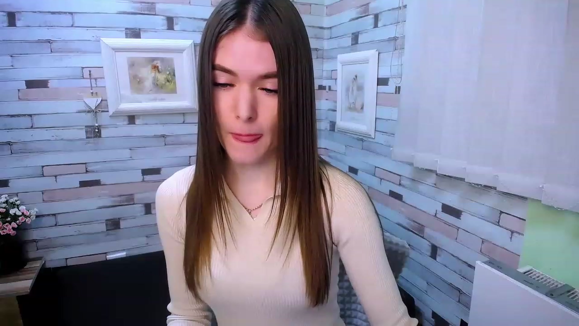 Gallery image thumbnail from Mili_Sky_'s myfreecams stream on, 01/31/2023, 10:01 image 12 of 20