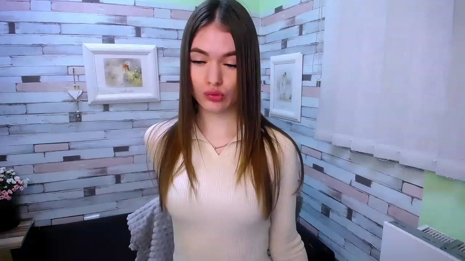 Gallery image thumbnail from Mili_Sky_'s myfreecams stream on, 01/31/2023, 10:01 image 14 of 20