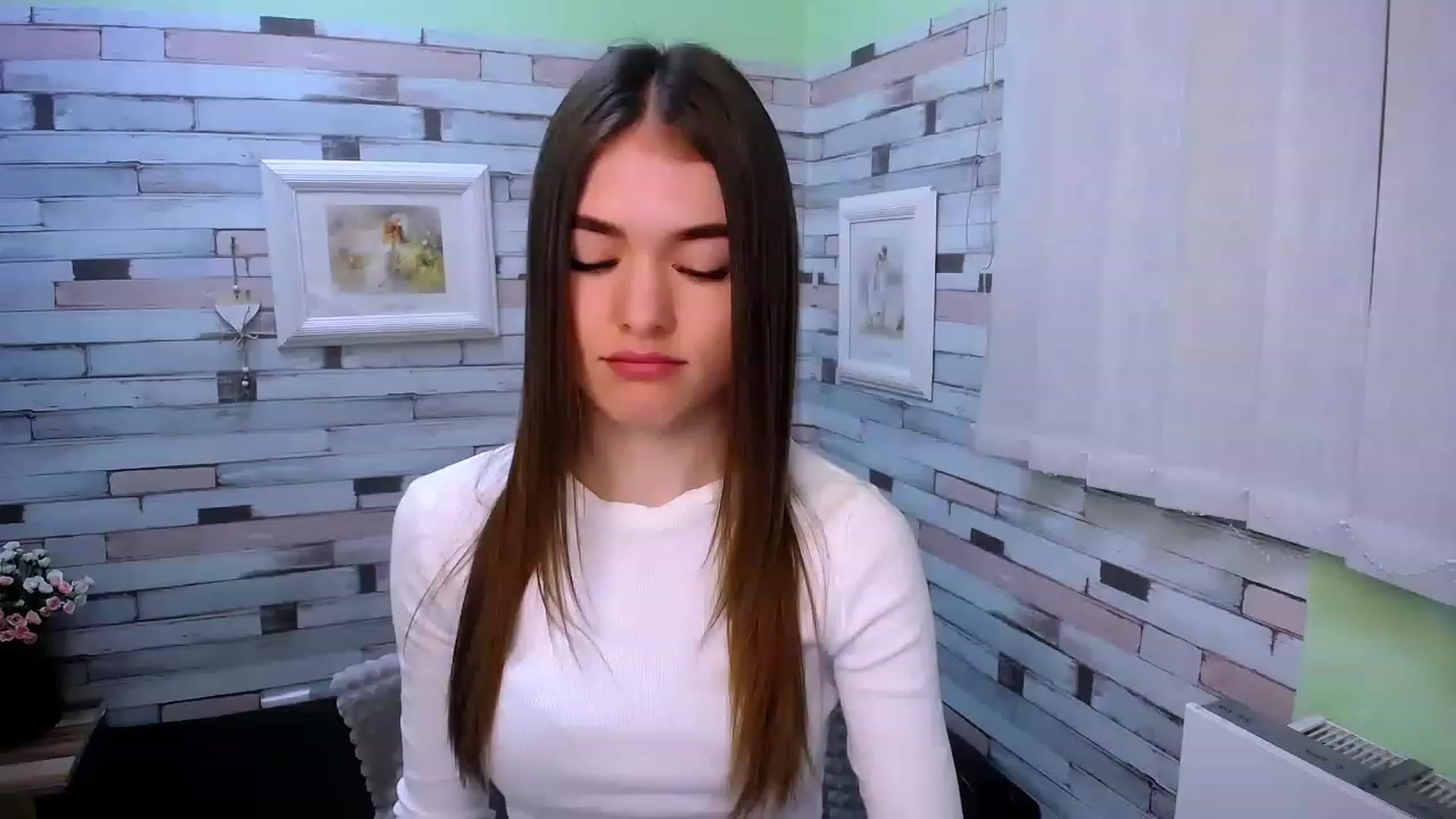 Gallery image thumbnail from Mili_Sky_'s myfreecams stream on, 02/03/2023, 08:34 image 9 of 20