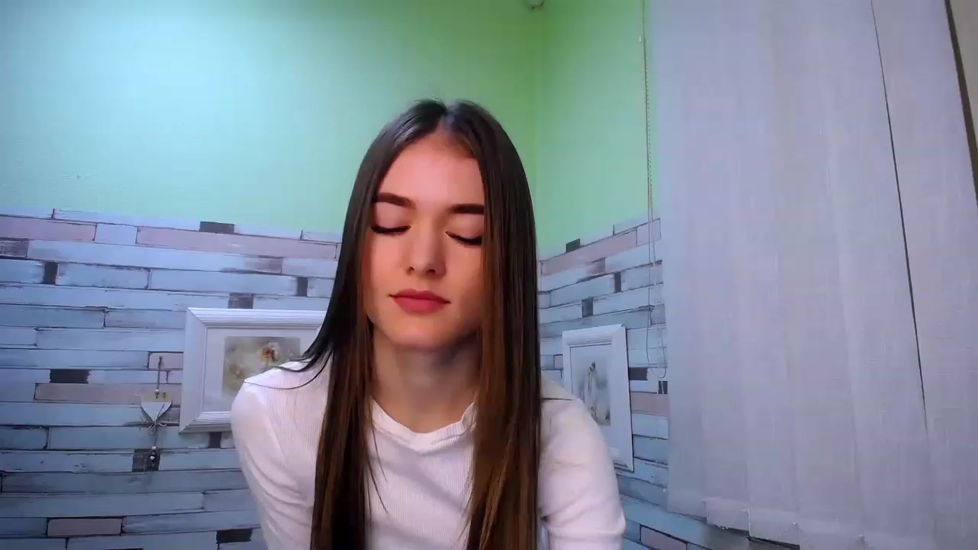 Gallery image thumbnail from Mili_Sky_'s myfreecams stream on, 02/03/2023, 08:34 image 3 of 20