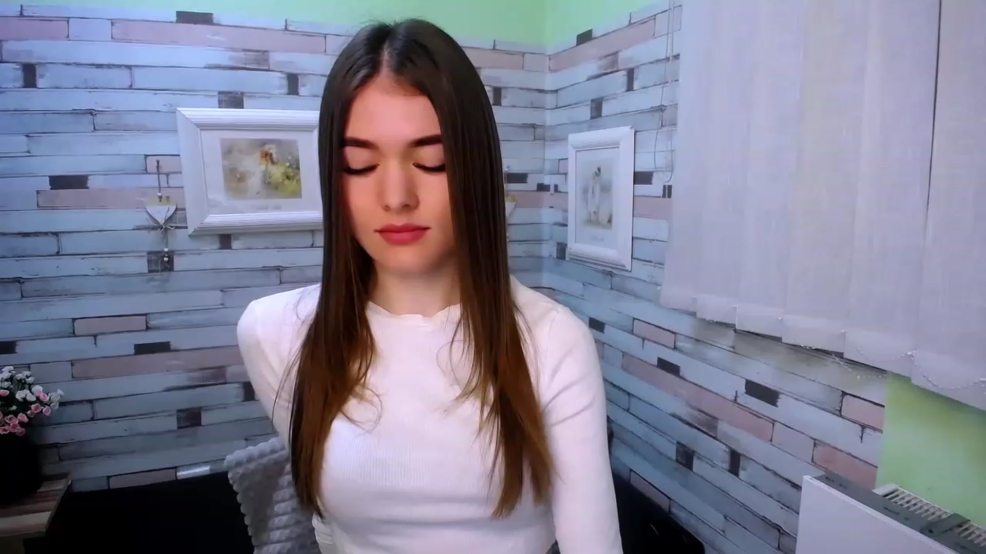 Gallery image thumbnail from Mili_Sky_'s myfreecams stream on, 02/03/2023, 08:34 image 13 of 20