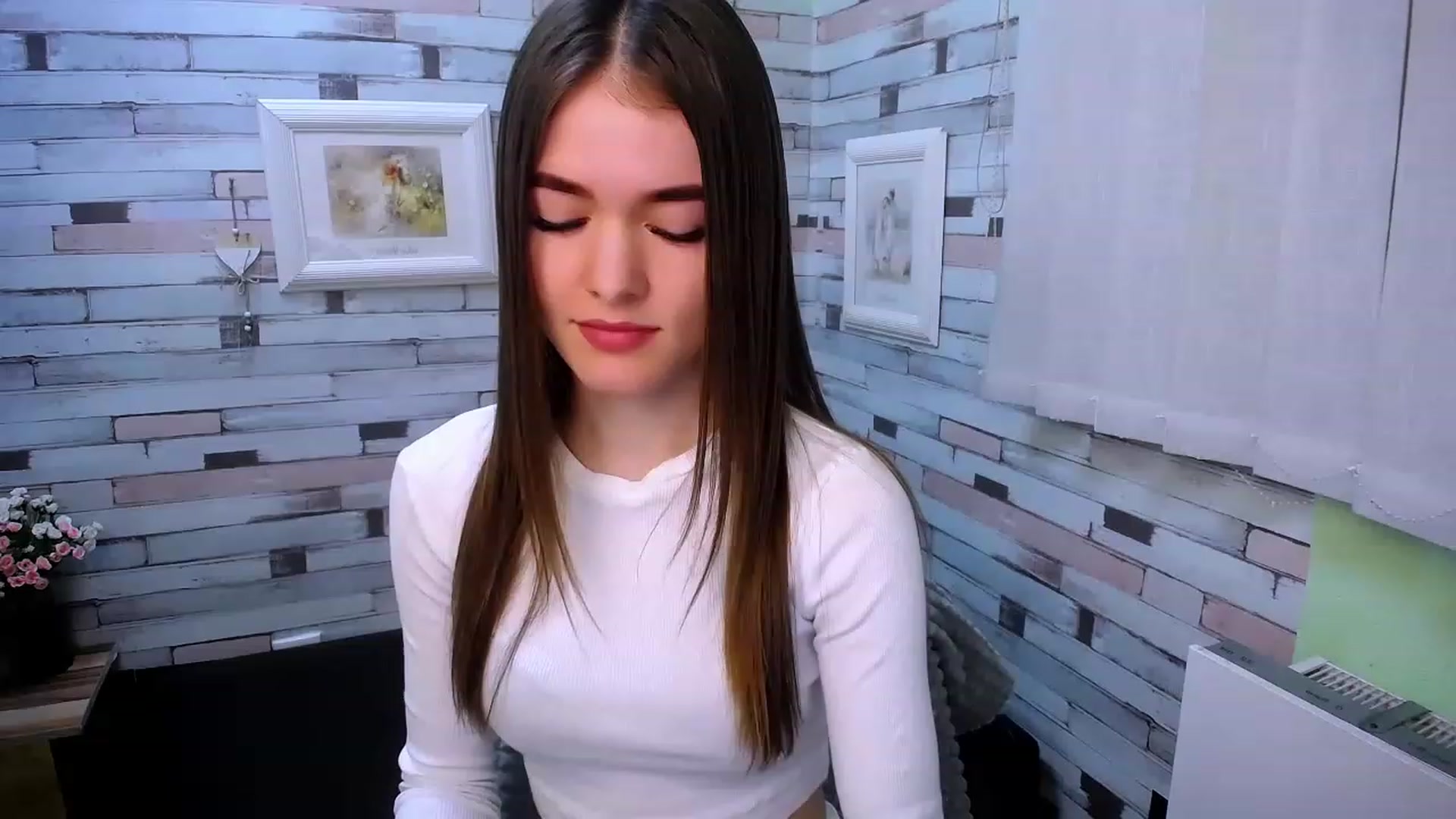 Gallery image thumbnail from Mili_Sky_'s myfreecams stream on, 02/03/2023, 10:02 image 5 of 20
