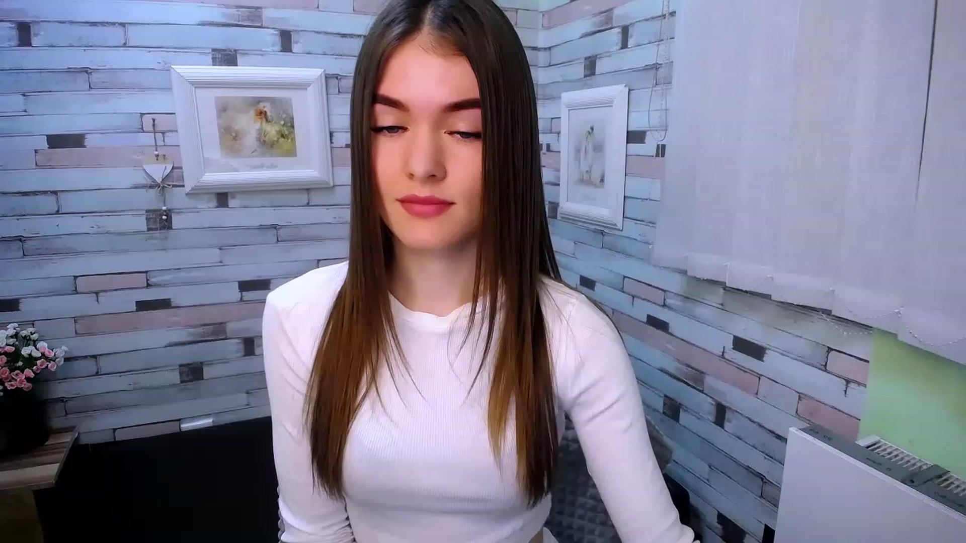 Gallery image thumbnail from Mili_Sky_'s myfreecams stream on, 02/03/2023, 10:02 image 3 of 20