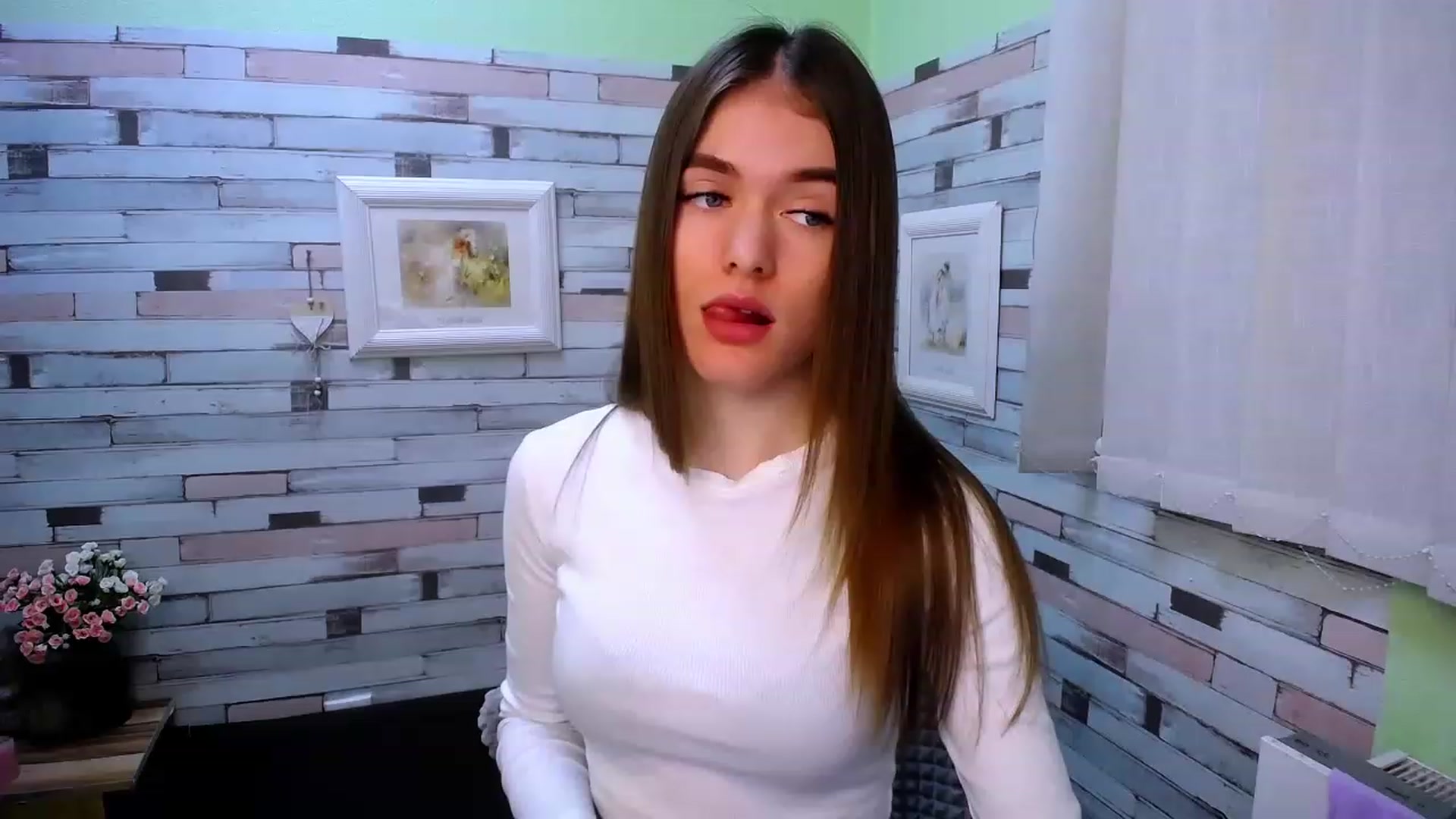 Gallery image thumbnail from Mili_Sky_'s myfreecams stream on, 02/06/2023, 10:22 image 6 of 20
