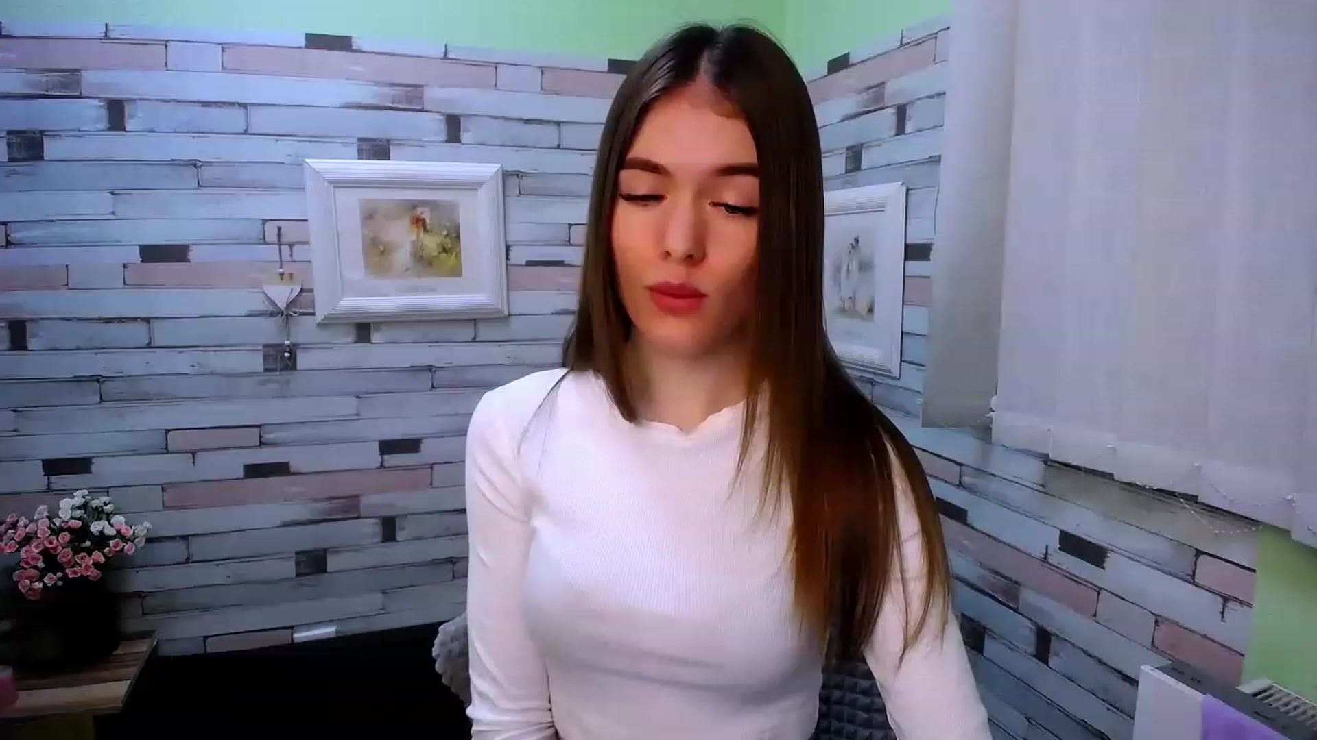 Gallery image thumbnail from Mili_Sky_'s myfreecams stream on, 02/06/2023, 10:22 image 5 of 20
