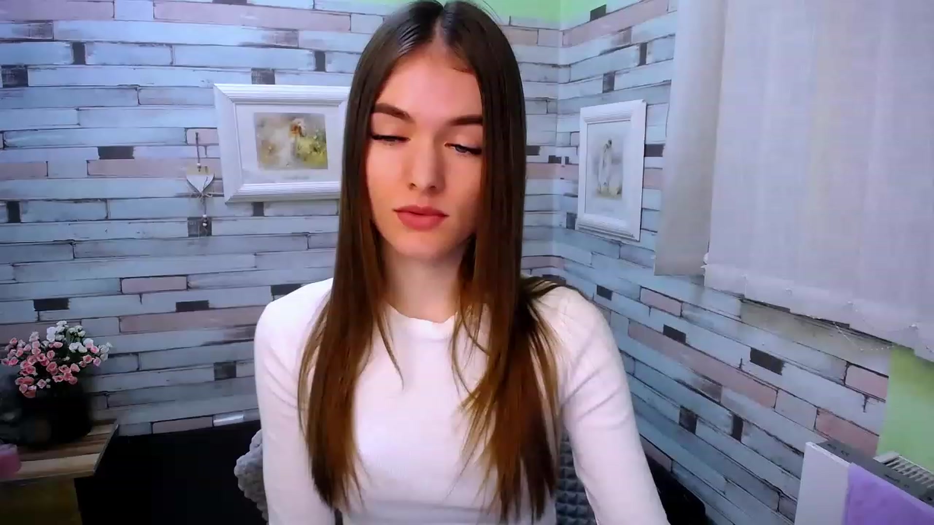 Gallery image thumbnail from Mili_Sky_'s myfreecams stream on, 02/06/2023, 10:22 image 14 of 20