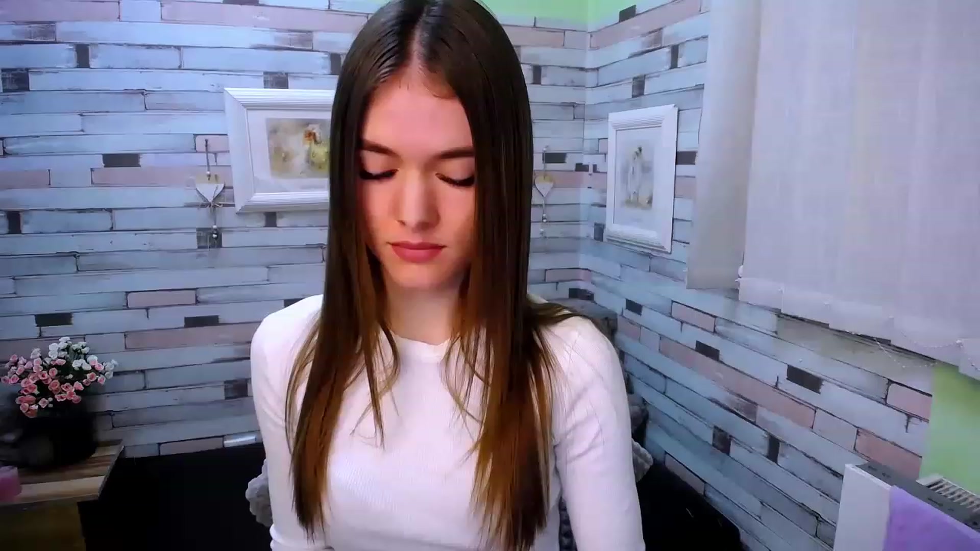 Gallery image thumbnail from Mili_Sky_'s myfreecams stream on, 02/06/2023, 10:22 image 13 of 20