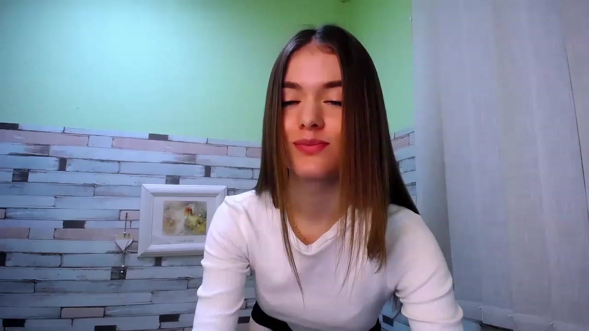 Gallery image thumbnail from Mili_Sky_'s myfreecams stream on, 02/06/2023, 10:22 image 10 of 20