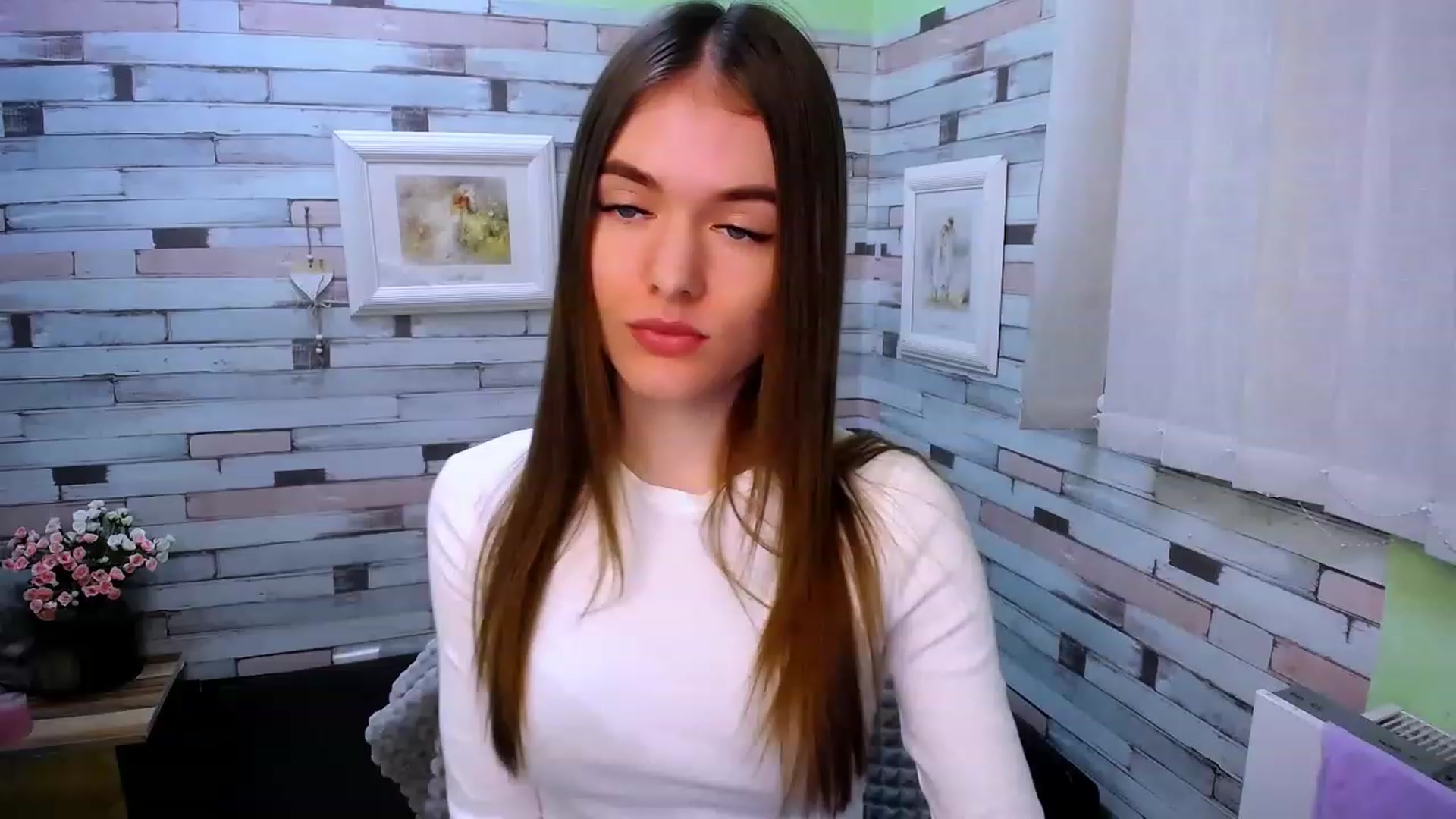 Gallery image thumbnail from Mili_Sky_'s myfreecams stream on, 02/06/2023, 10:22 image 12 of 20