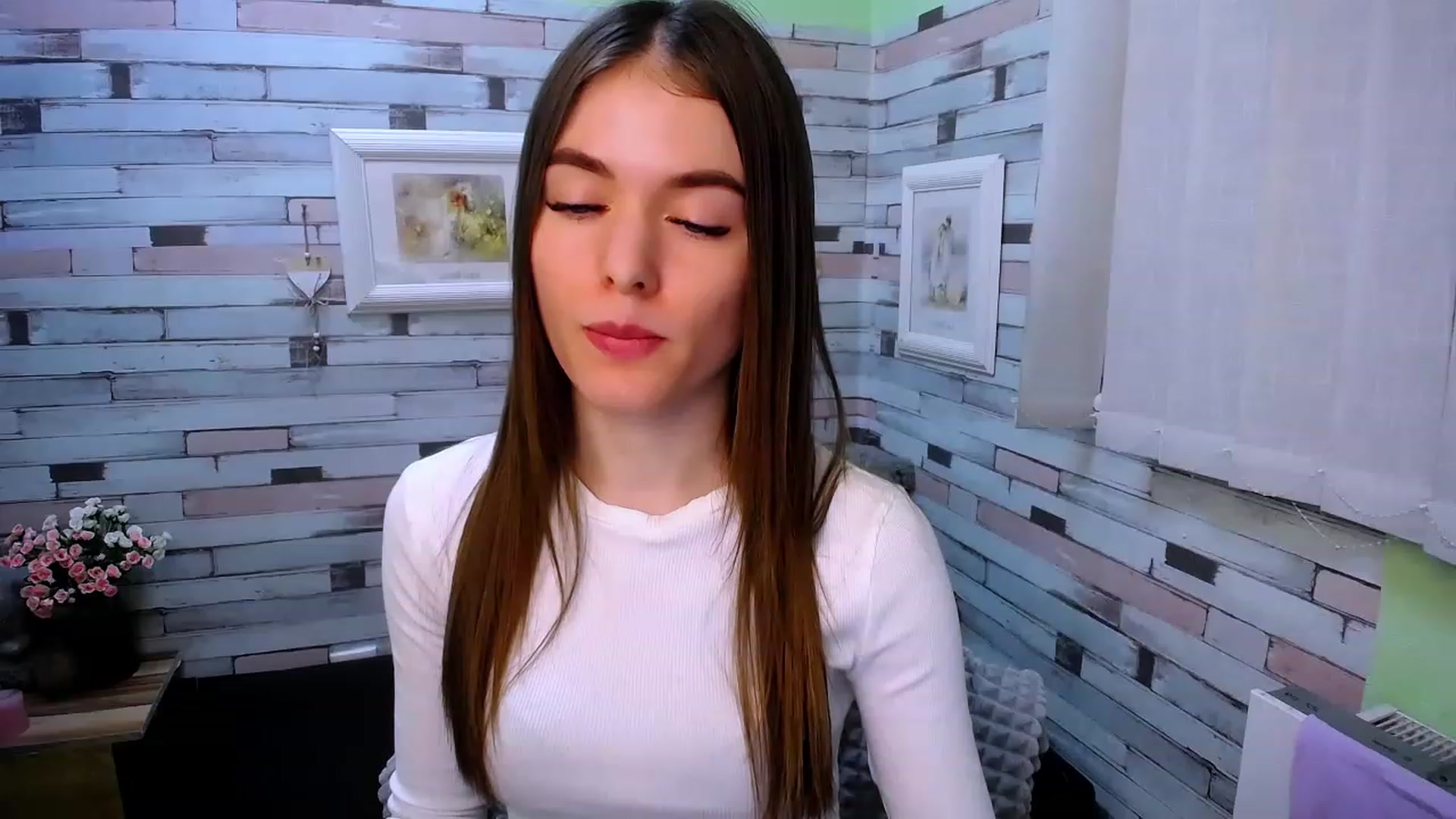 Gallery image thumbnail from Mili_Sky_'s myfreecams stream on, 02/06/2023, 11:03 image 6 of 20