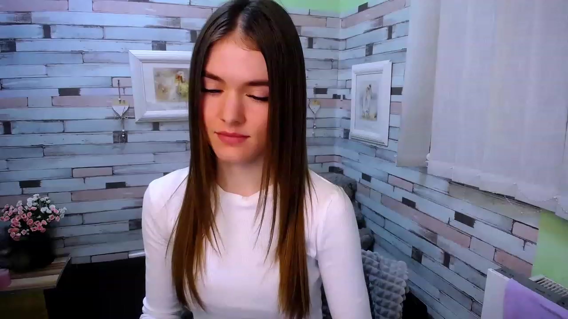 Gallery image thumbnail from Mili_Sky_'s myfreecams stream on, 02/06/2023, 11:03 image 3 of 20